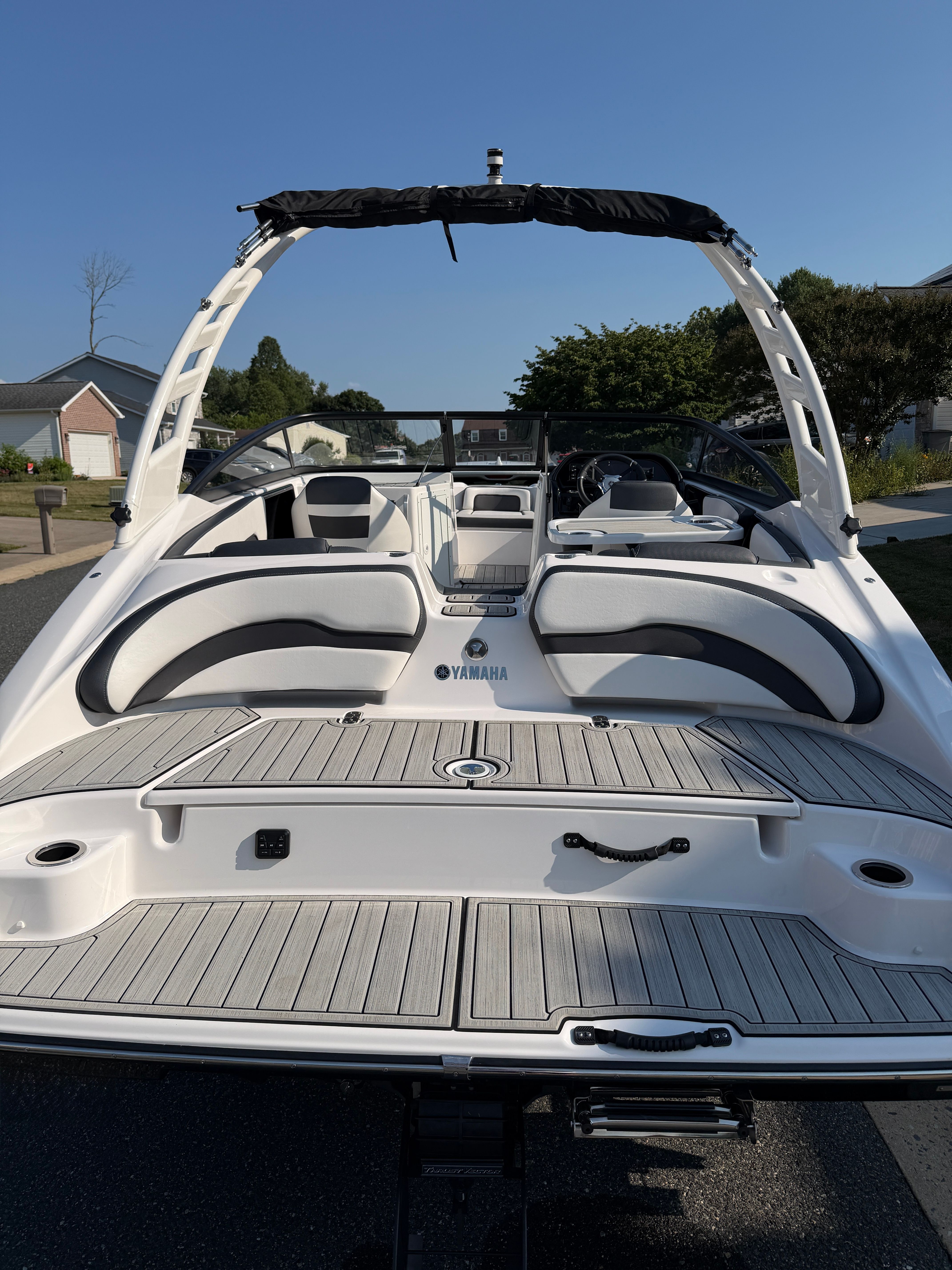 2023 Yamaha 195S with sleek design, spacious cockpit, and comfortable seating.