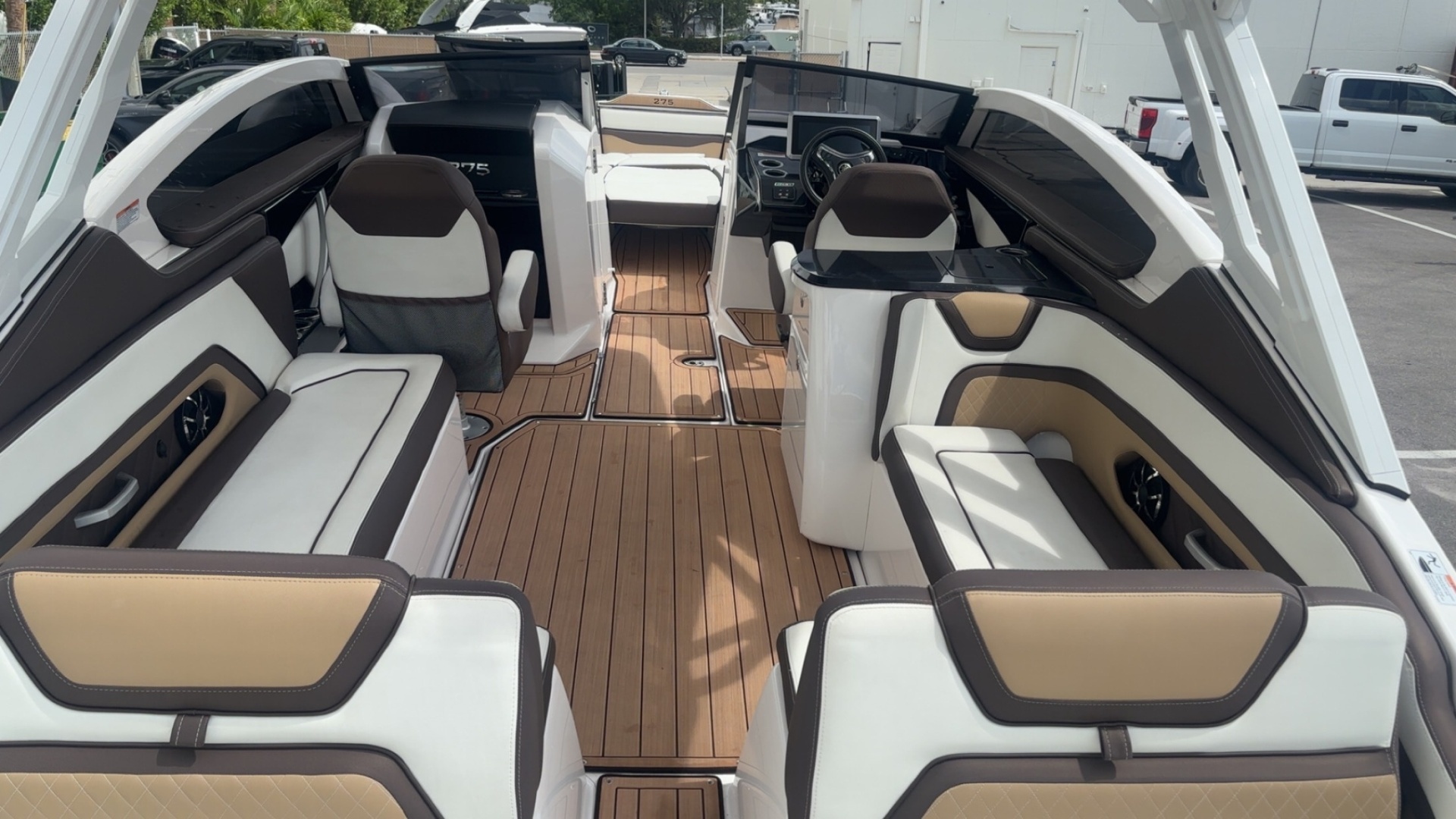 2023 Yamaha Boats 275SDX - Image 5