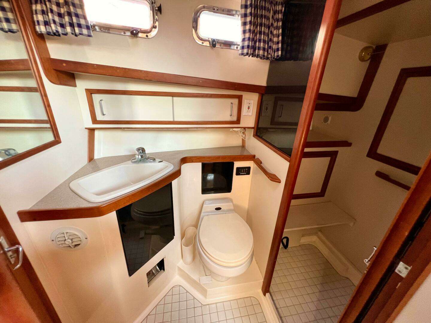 2001 Sabre Sabreline 47 - Image 10
