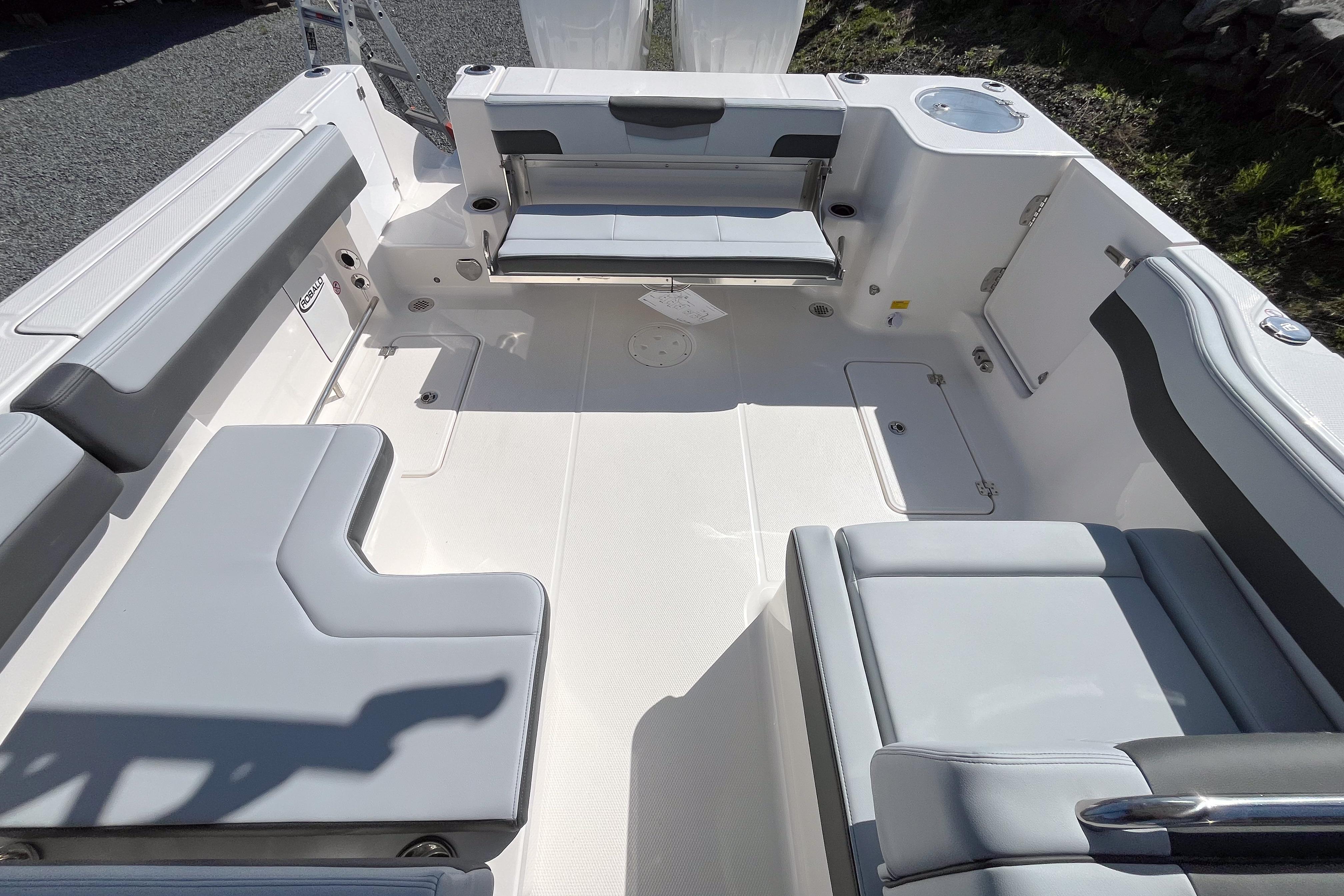 2026 Robalo R277 Dual Console boat interior with spacious seating and modern design.