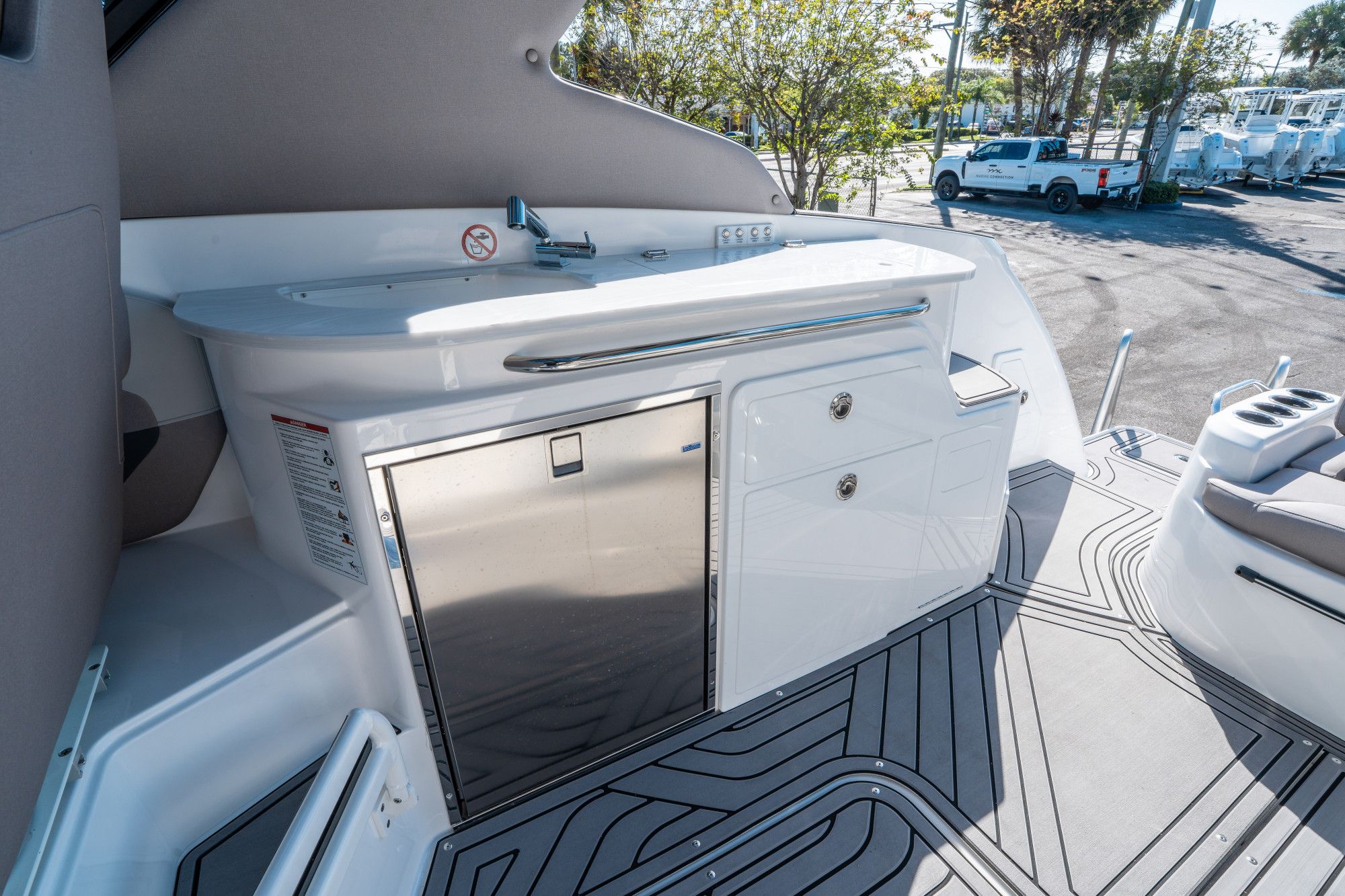 2026 Hurricane SunDeck 3200 OB - 13
