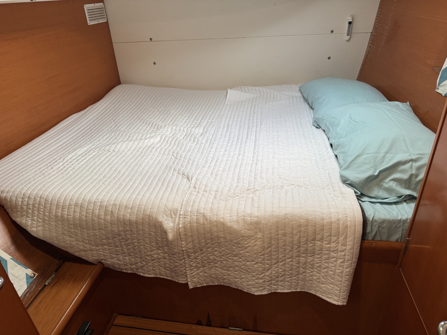 2004 Lagoon 410 S2 - Image 13