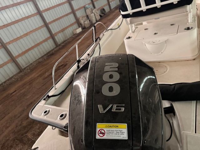 2023 Boston Whaler 210 Montauk - 9