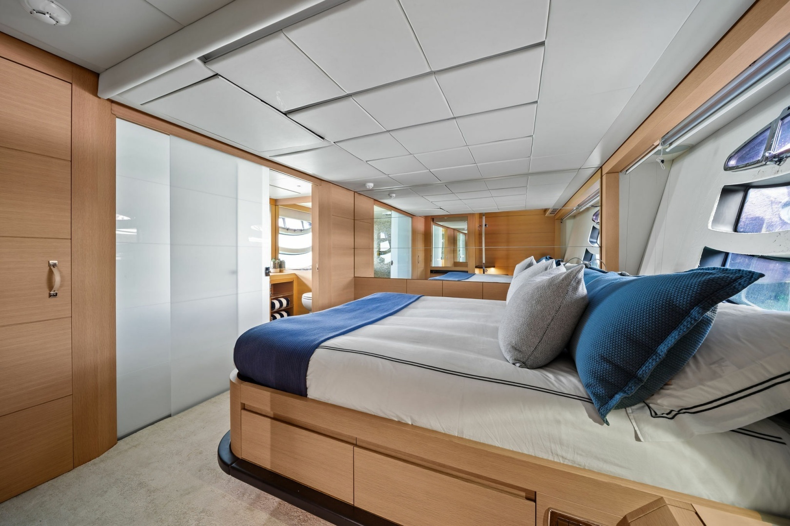 2013 Pershing 82 - Image 35