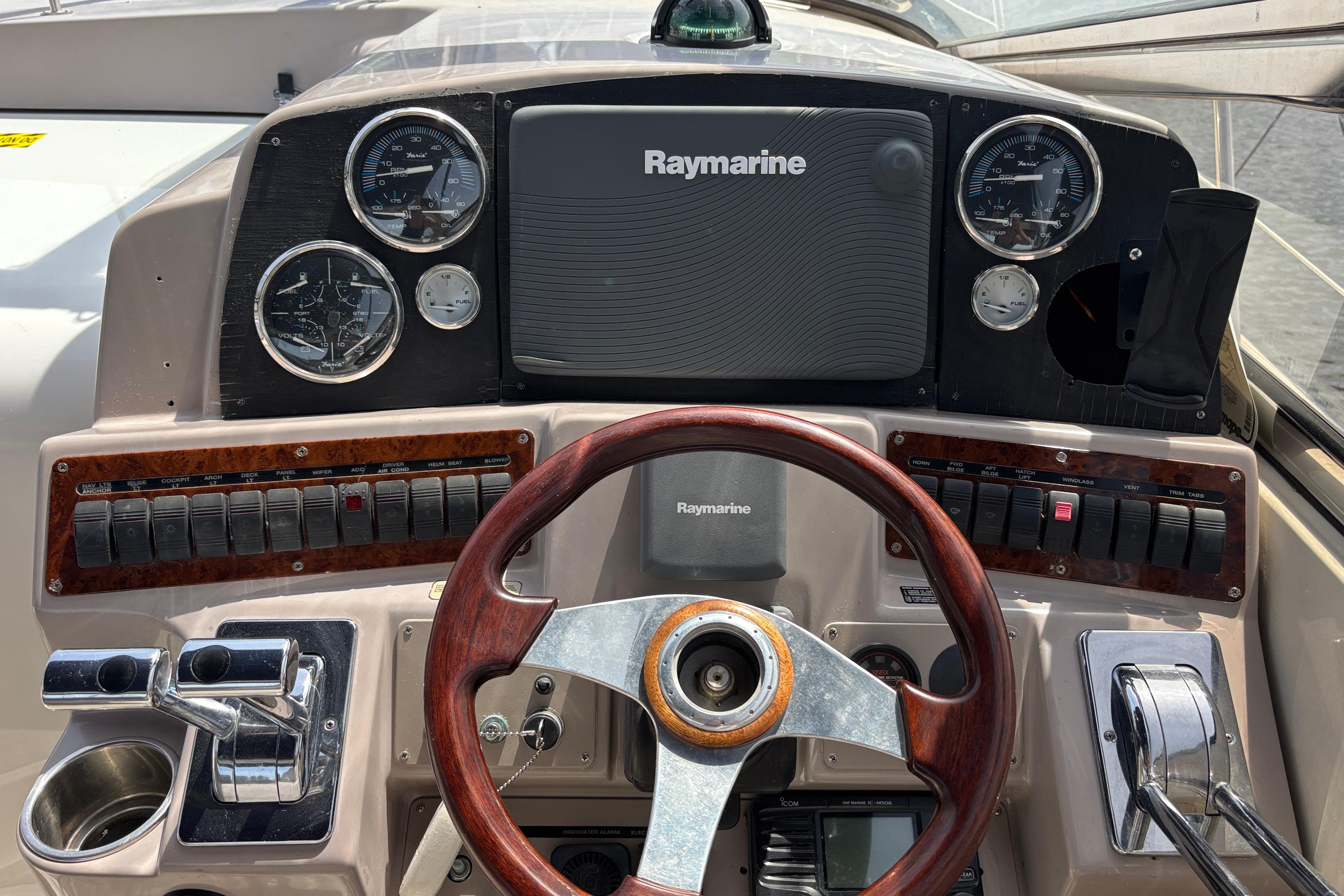Steering console of a 2000 Regal Commodore 4160 boat with Raymarine navigation system.