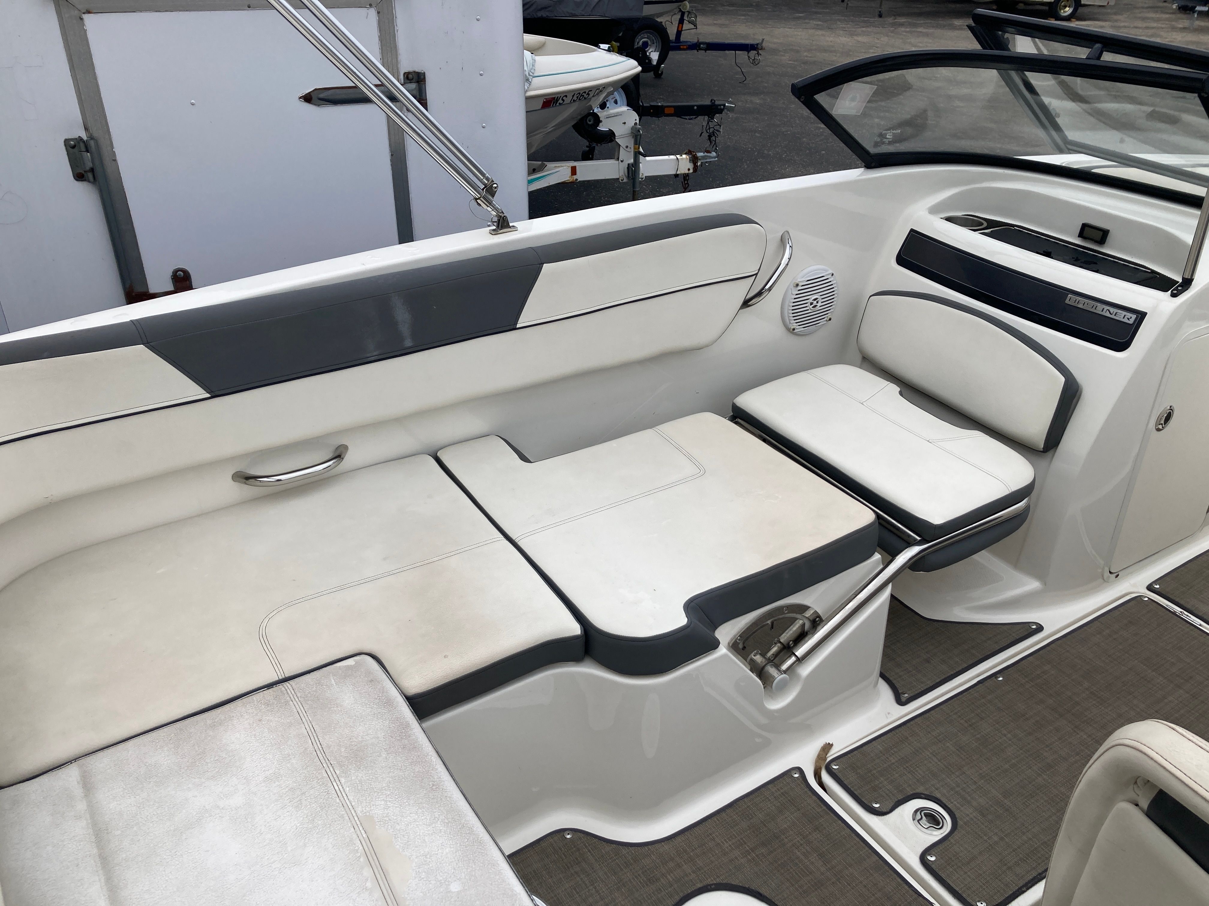 2017 Bayliner VR5 - 15