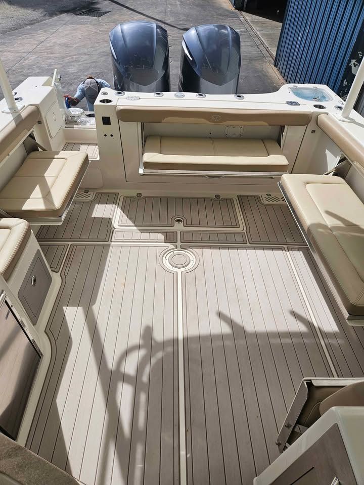 2018 Sailfish 325 DC - 9