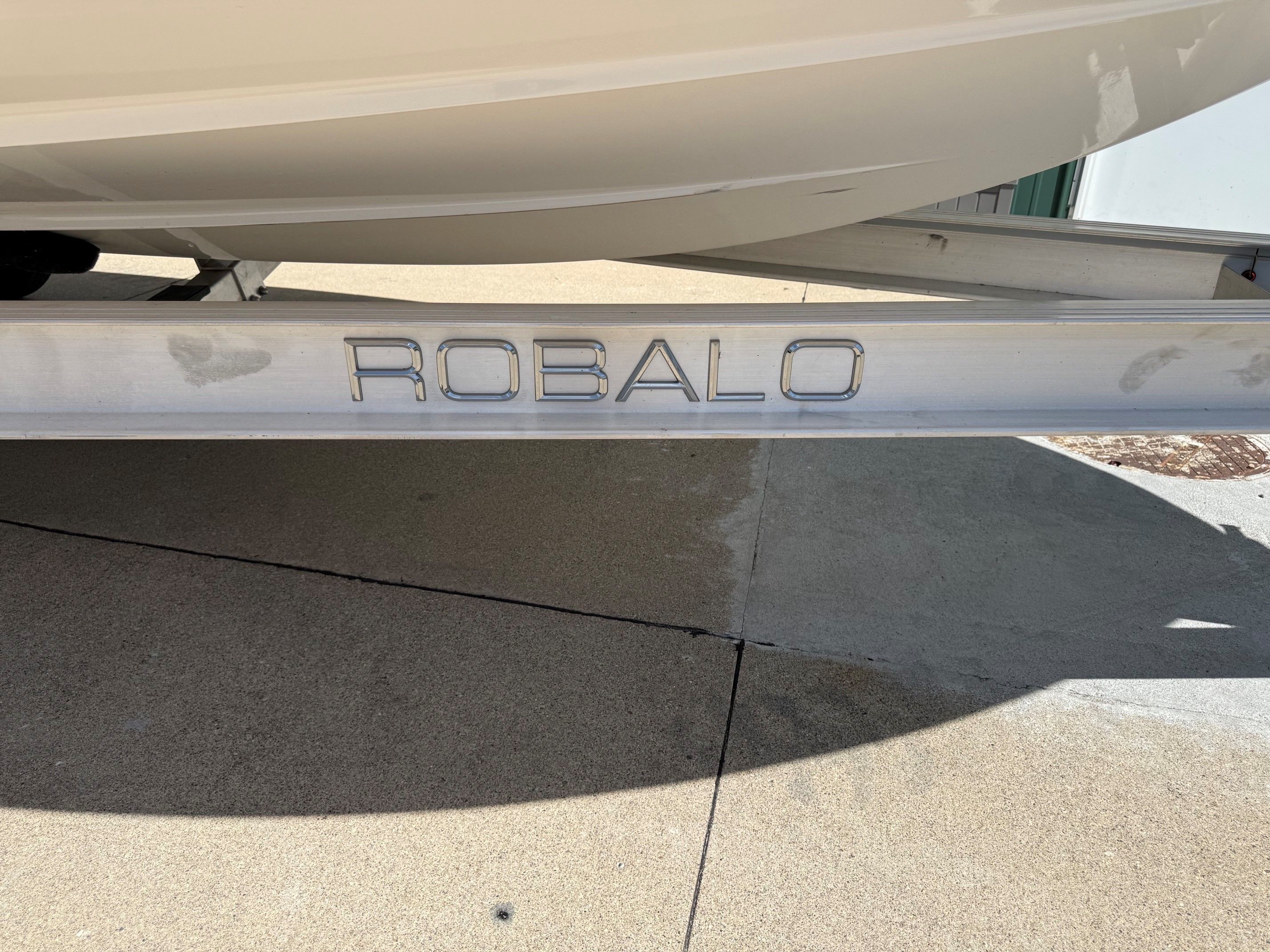 Robalo 226 Cayman boat on trailer, year 2021.