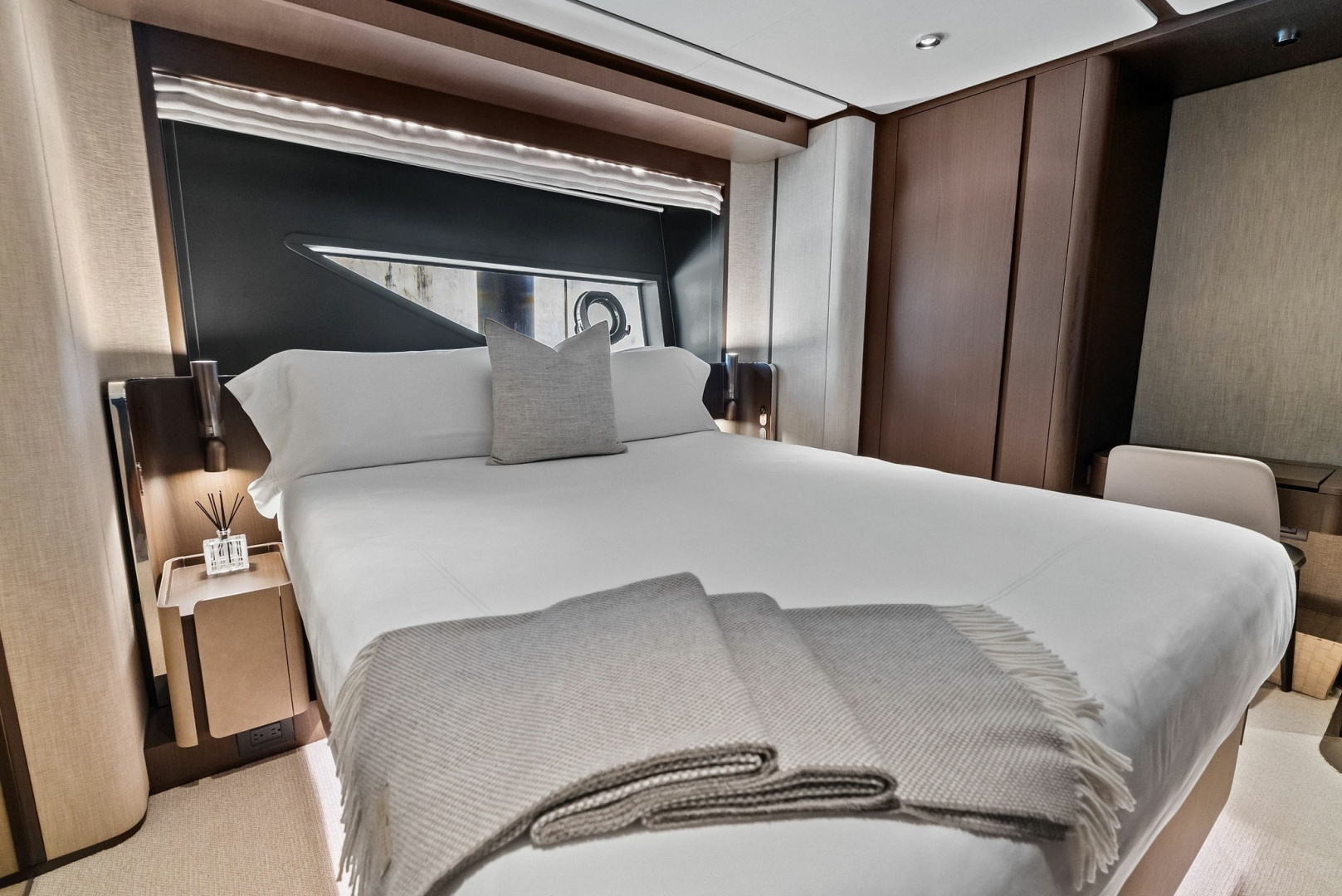 2023 Ferretti Yachts 860 - Image 51