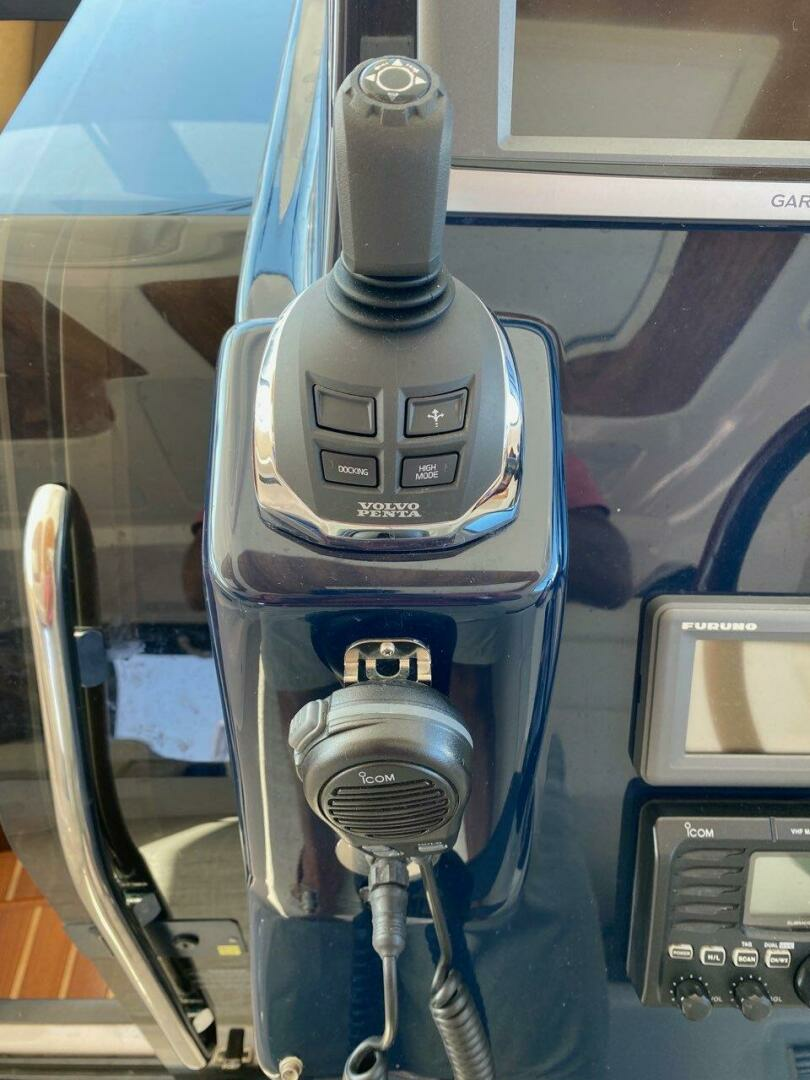 2009 Tiara Yachts 4300 Sovran - Image 33