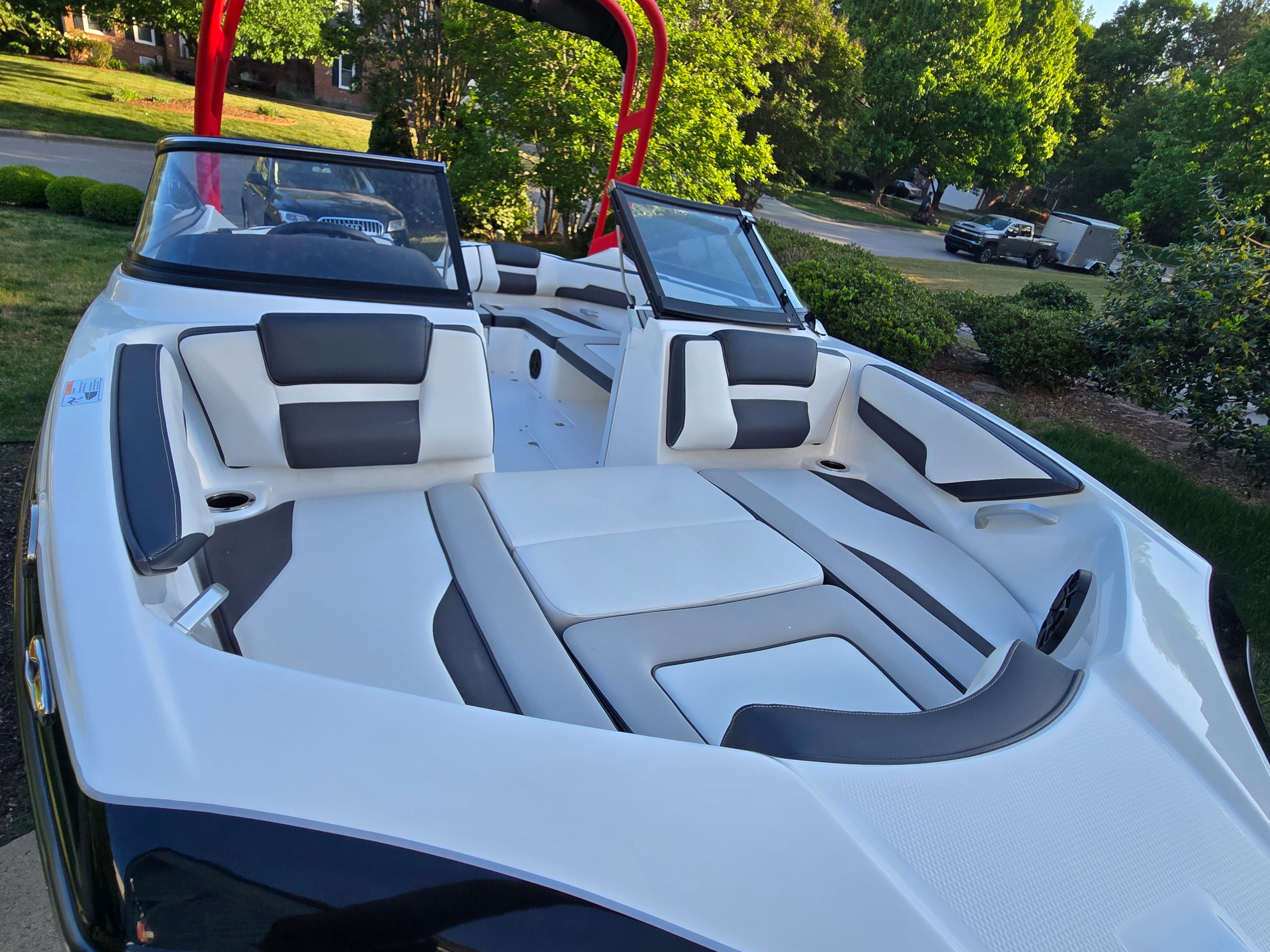 2019 Yamaha Boats AR195 - 10