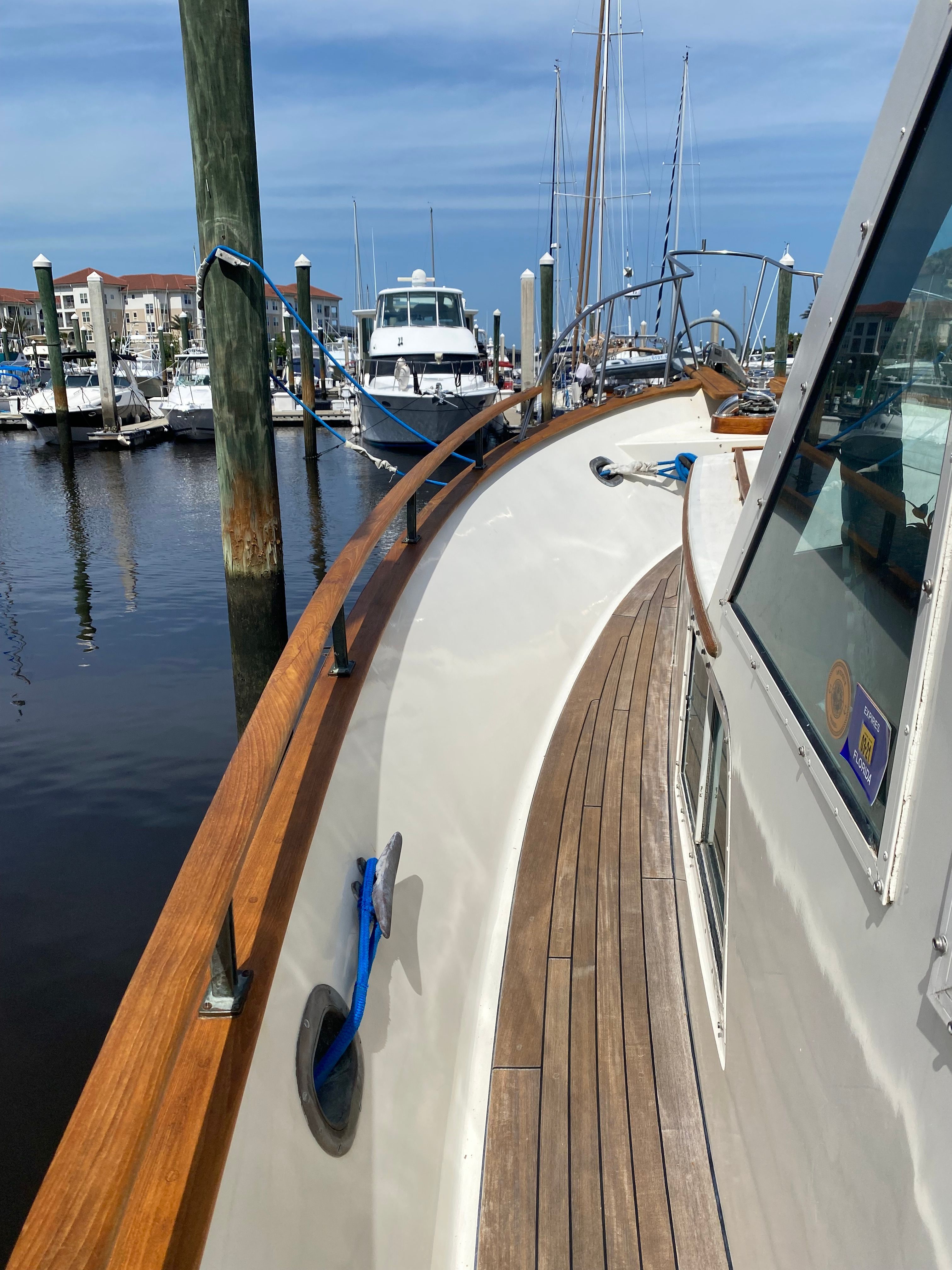 1983 Island Gypsy 44 Flush Deck - 25