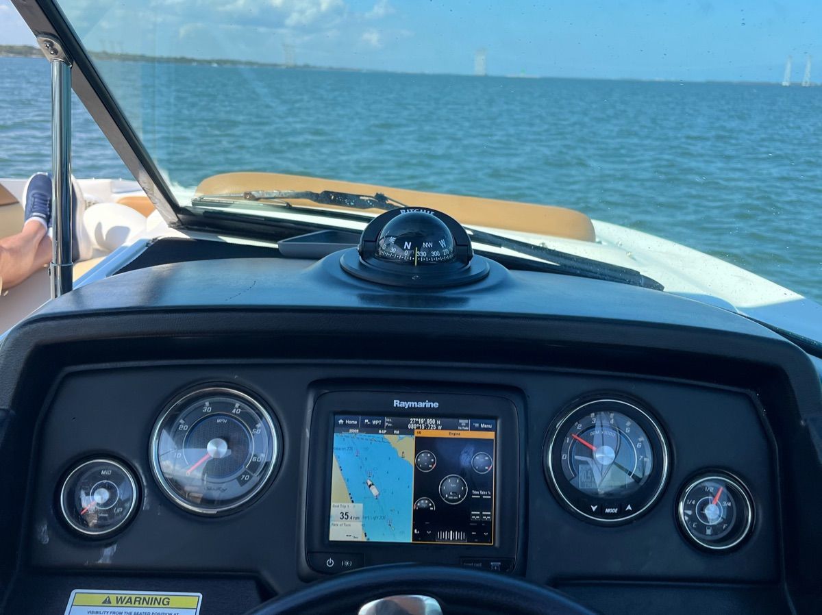 2015 Sea Ray 300 Sundeck - 8