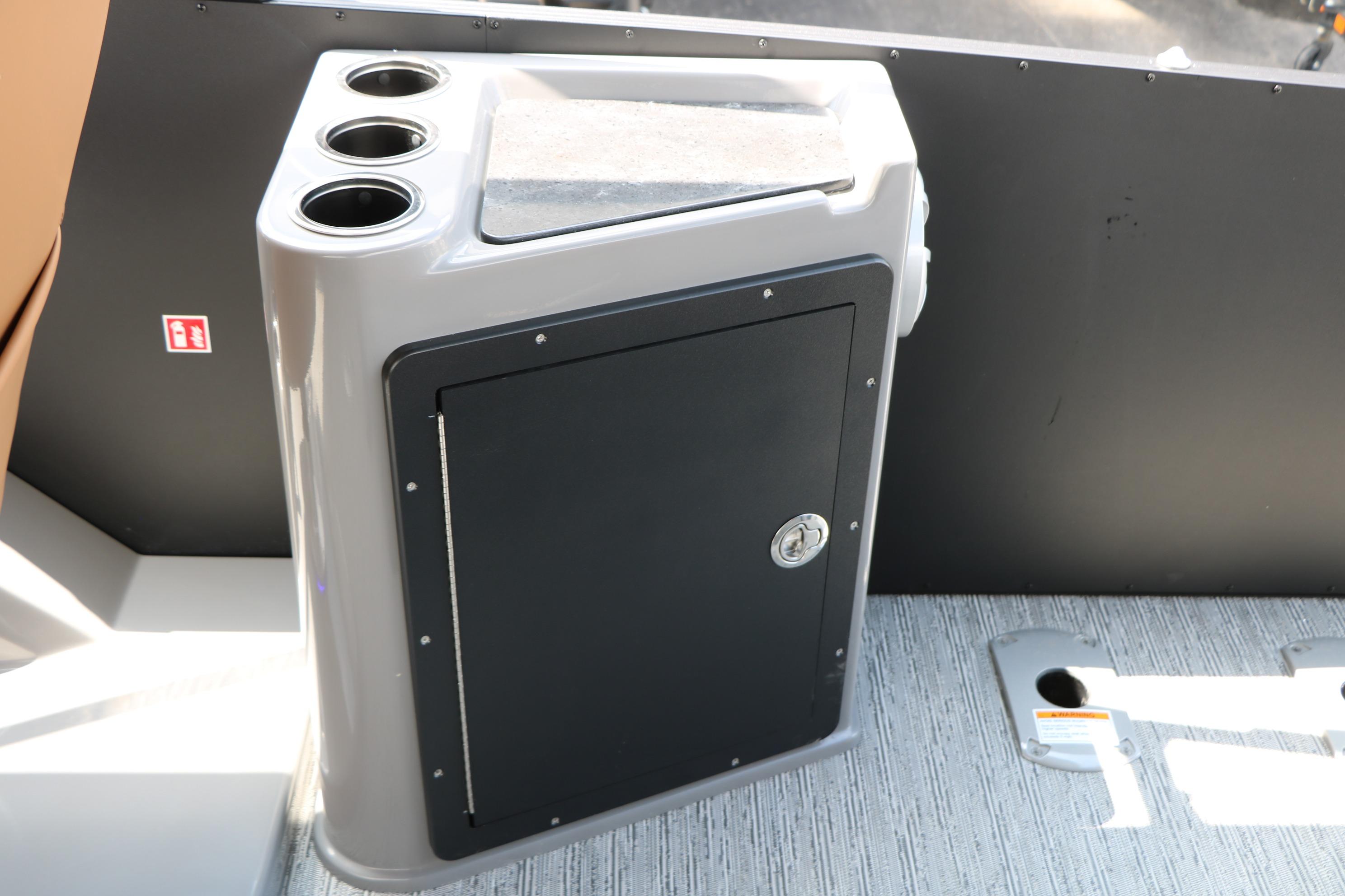 Bar console on 2026 Sylvan L3 DLZ Bar Platinum Edition Tri-Toon boat.
