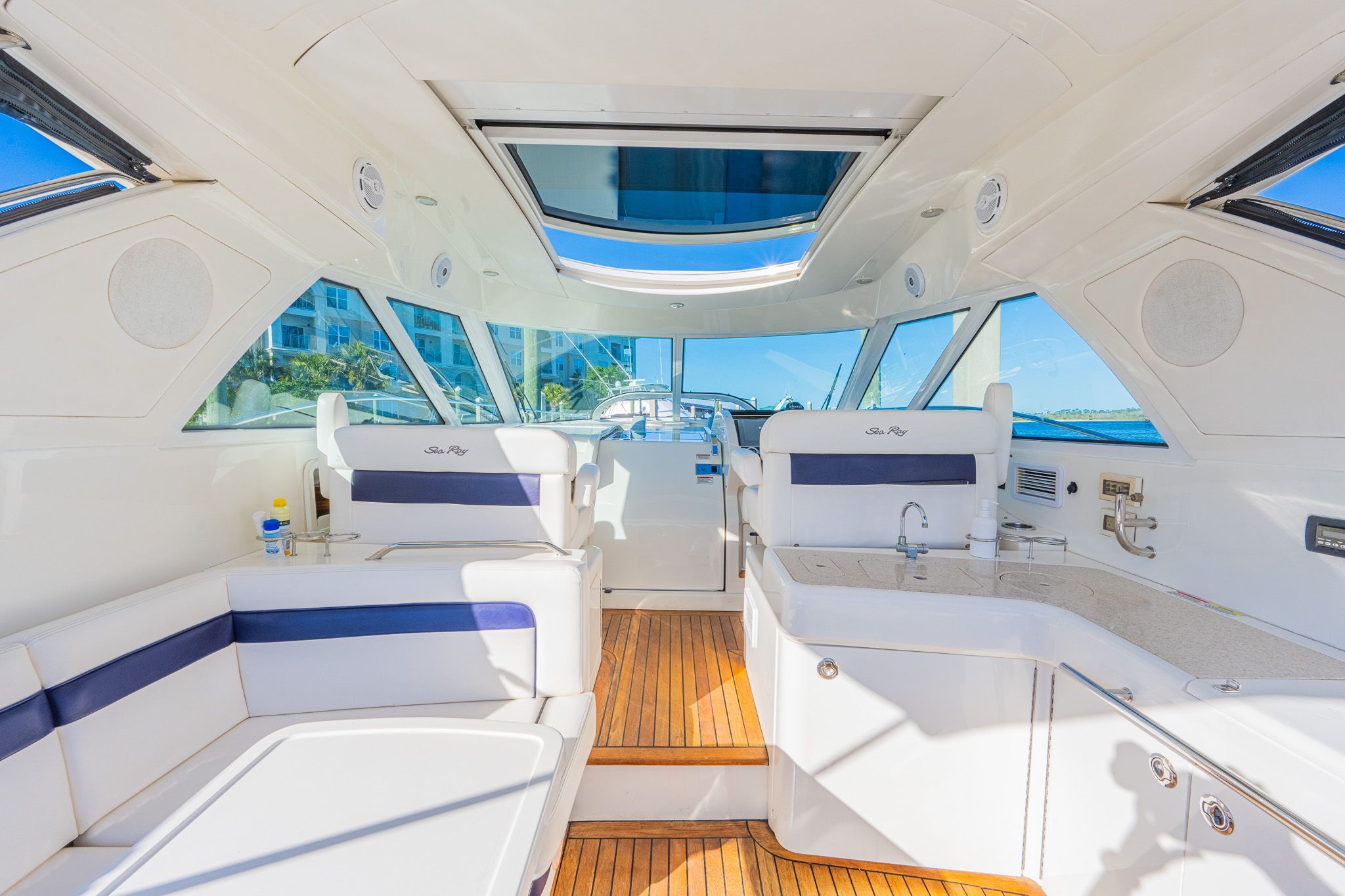 2010 Sea Ray 450 Sundancer - 12