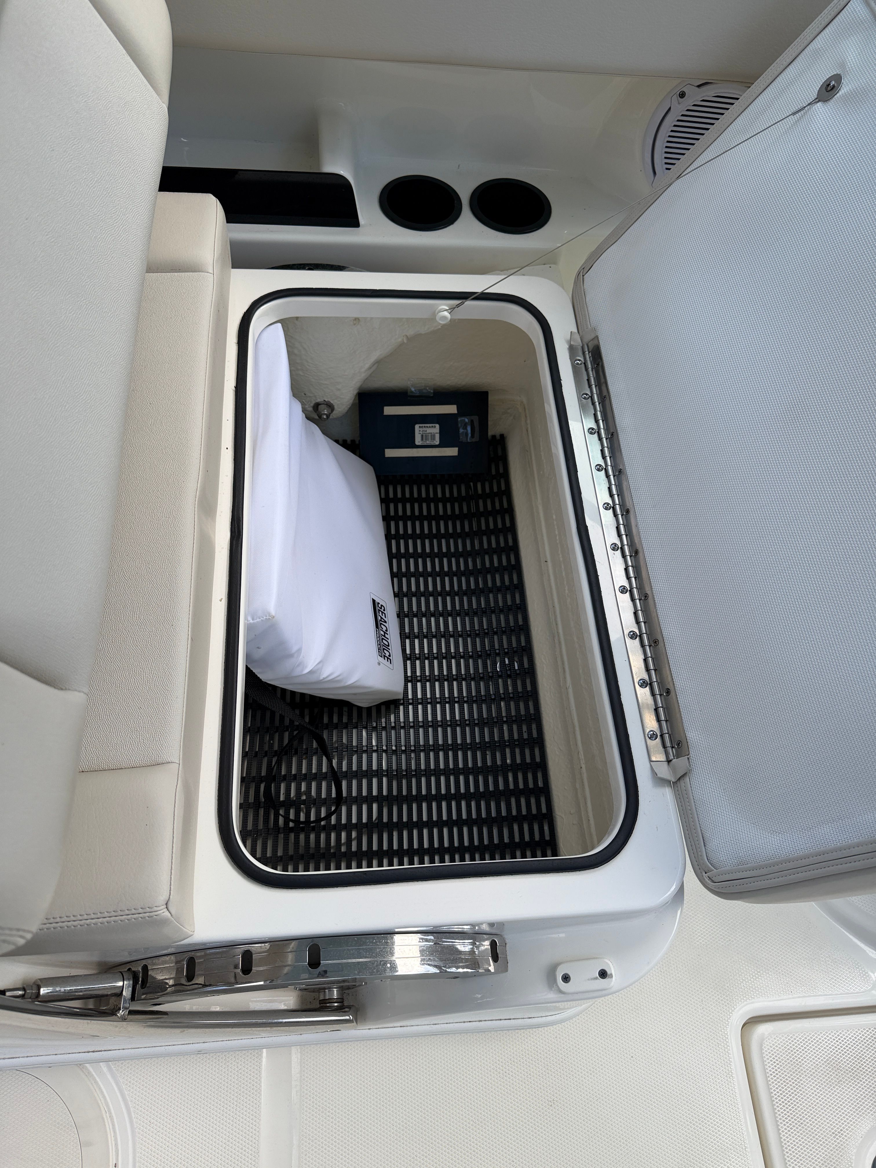 2020 Boston Whaler Vantage 230 - 10