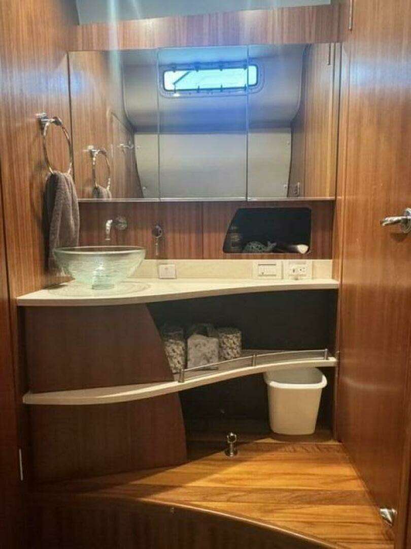 2006 Tiara Yachts 43 Sovran - Image 29