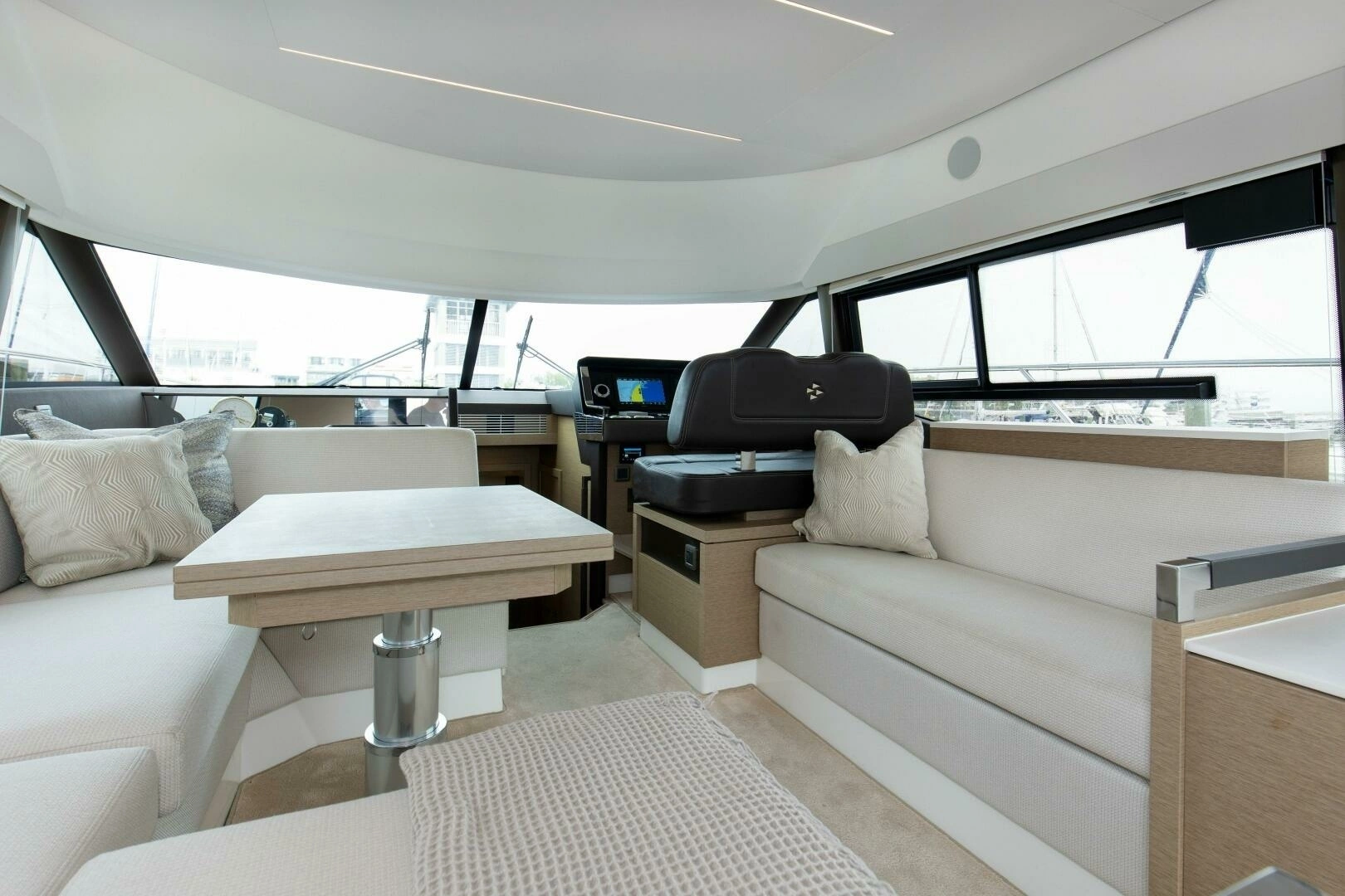2023 Prestige 460 Flybridge - Image 6