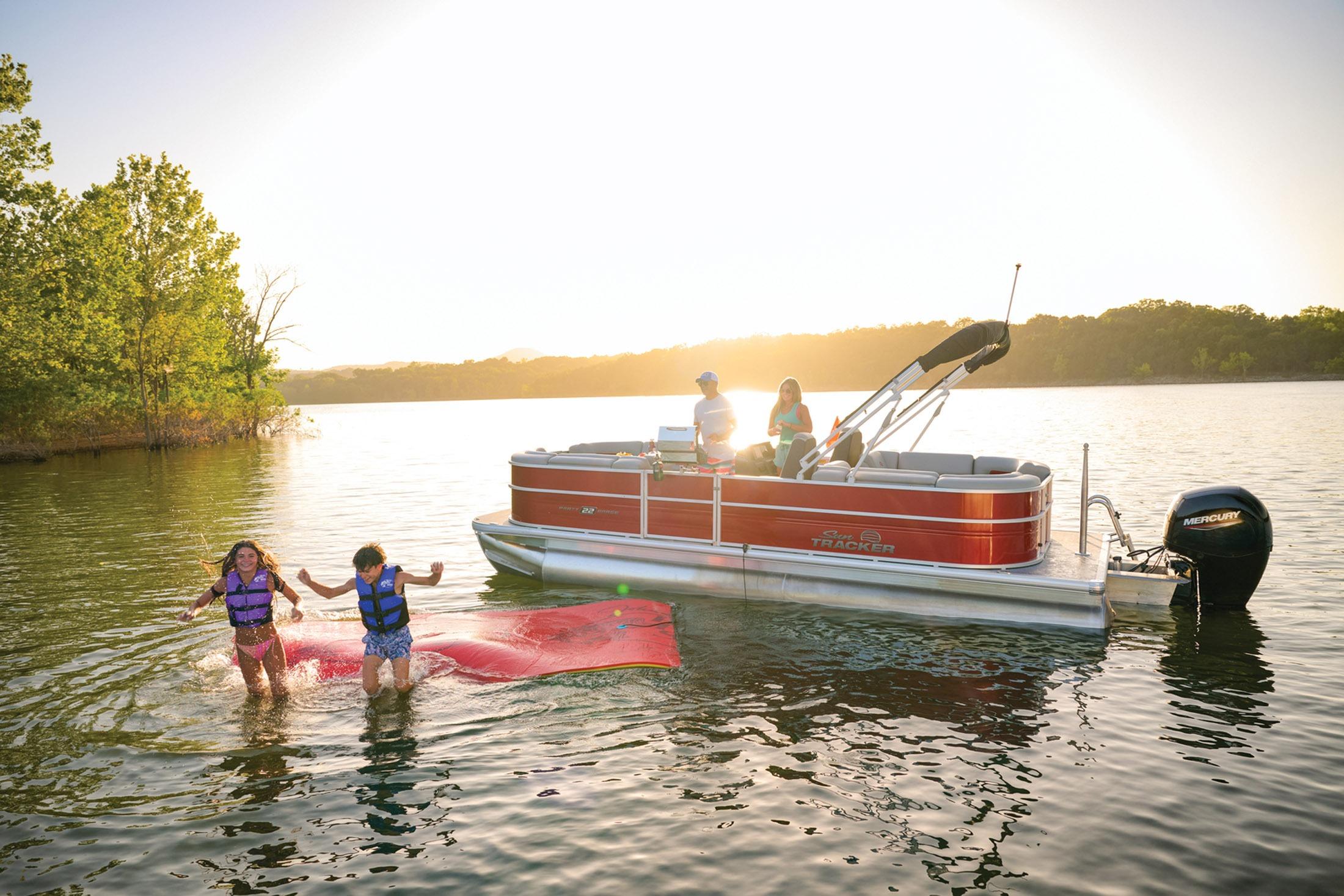 2026 Sun Tracker Party Barge 22 DLX - 2