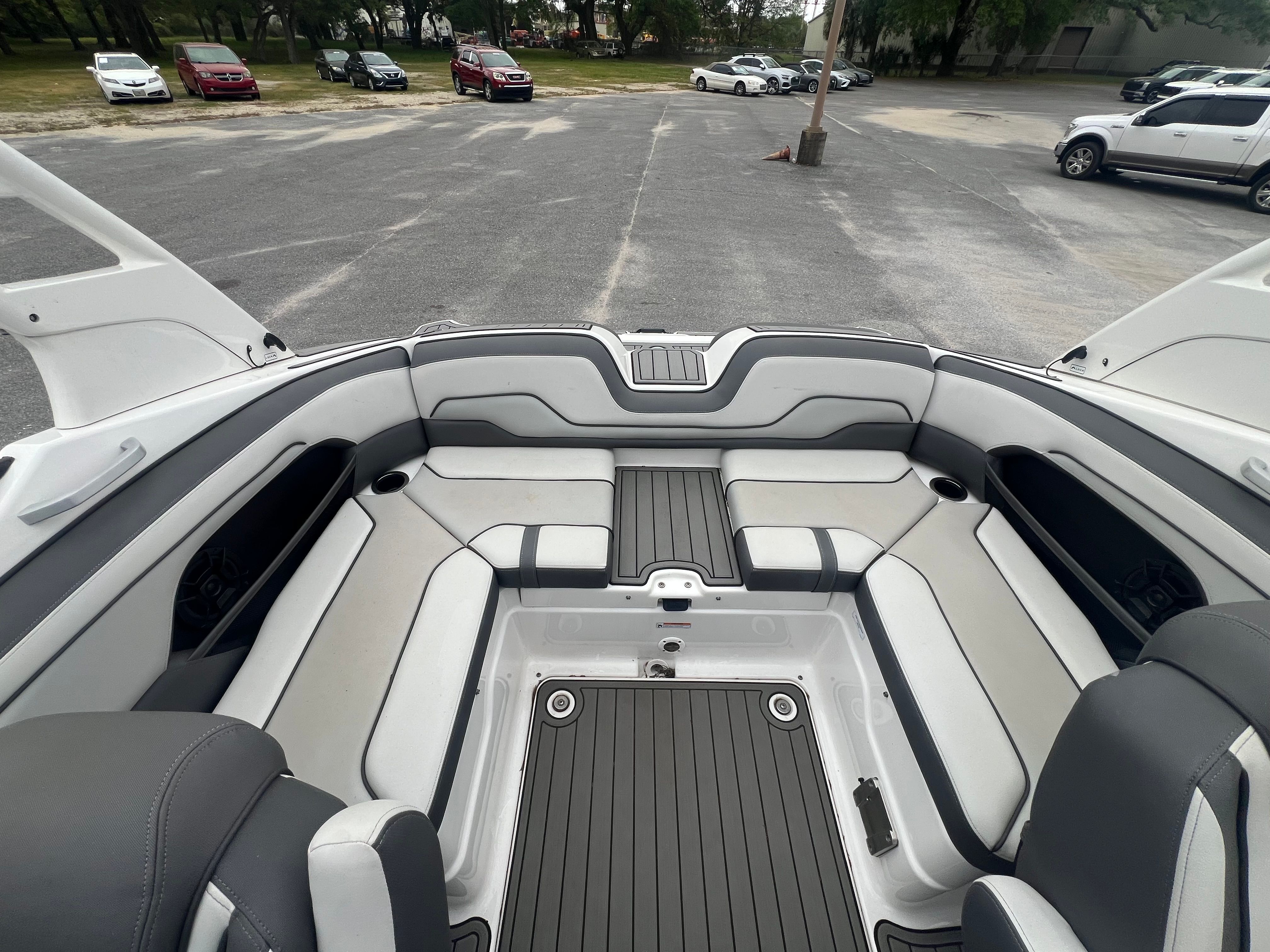 2019 Yamaha Boats 212 Limited S - 16