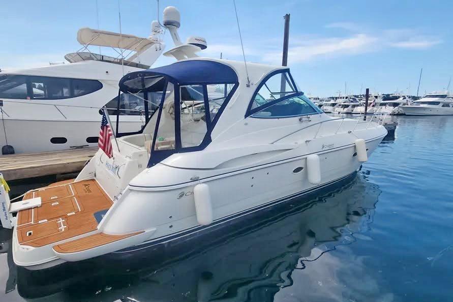 2005 Cruisers Yachts 440 Express