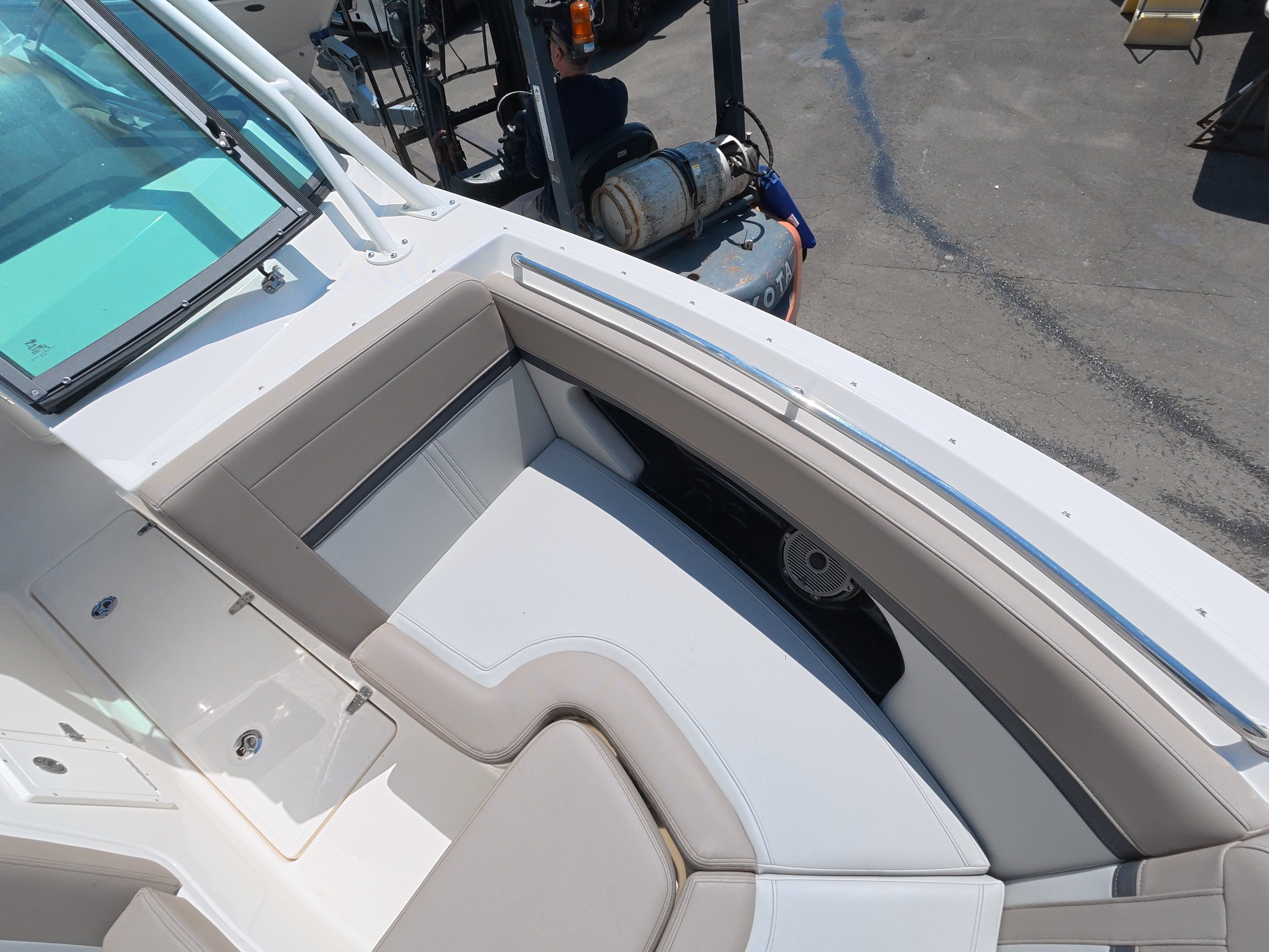2026 Boston Whaler 240 Vantage - 33