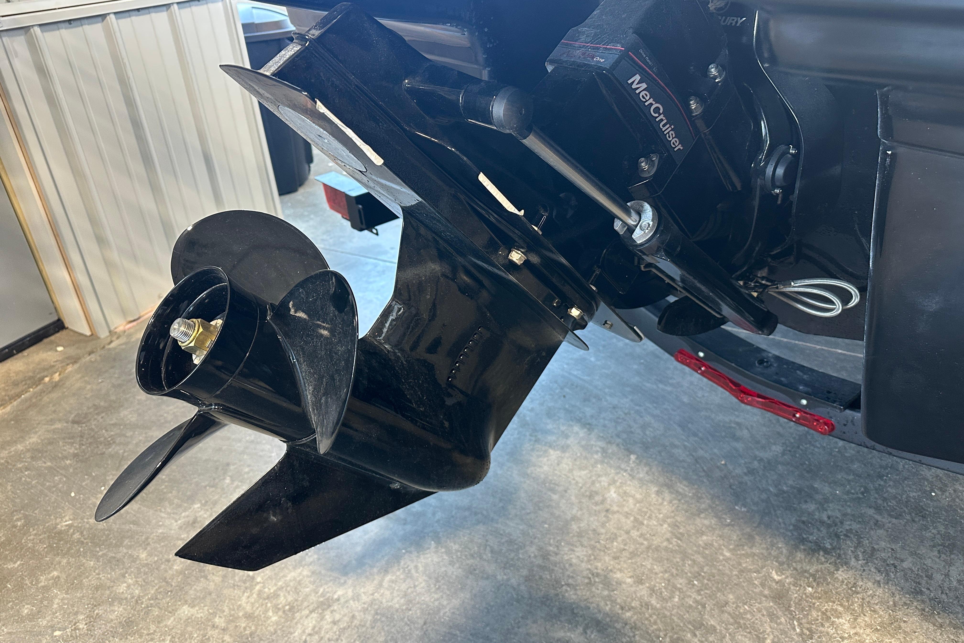 Chaparral 23 SSi 2026 boat motor with MerCruiser drive.