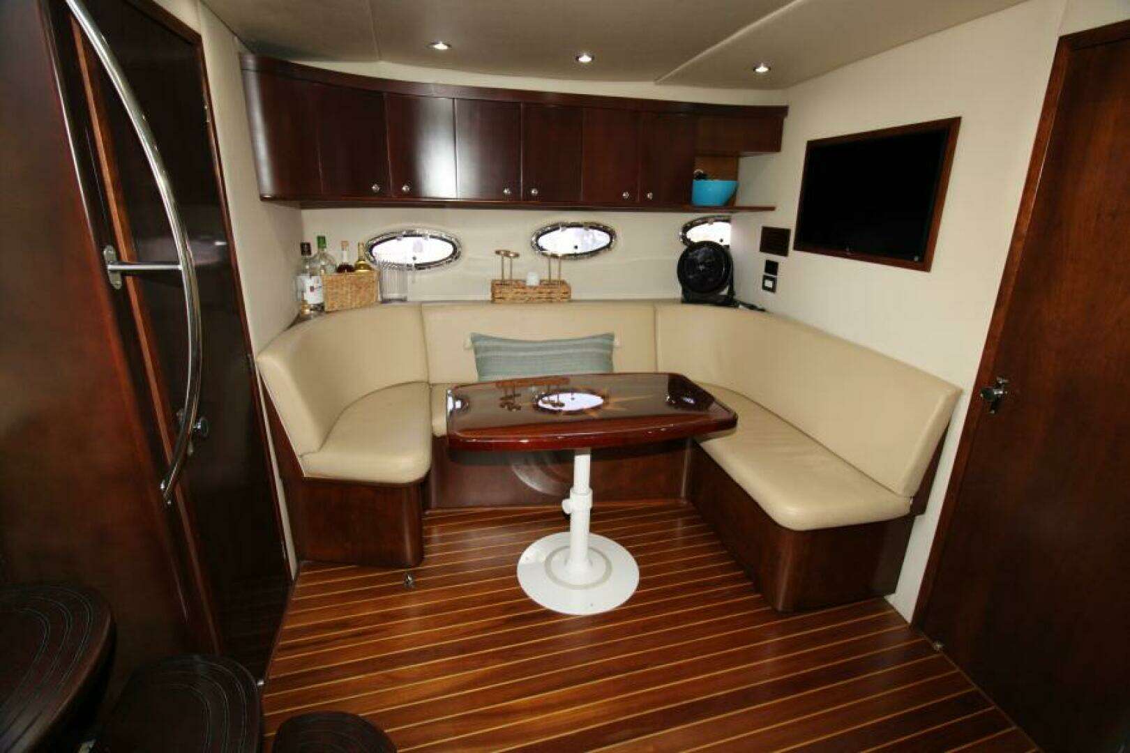 2002 Regal 4260 Commodore - Image 22