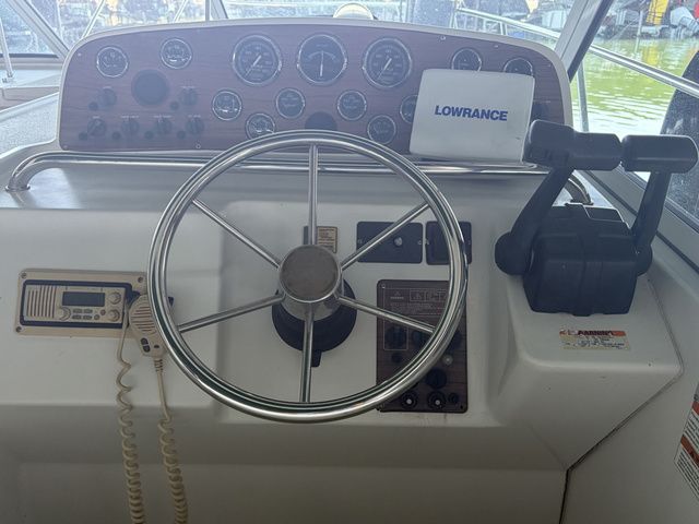 1999 Chris-Craft 300 Express - 17