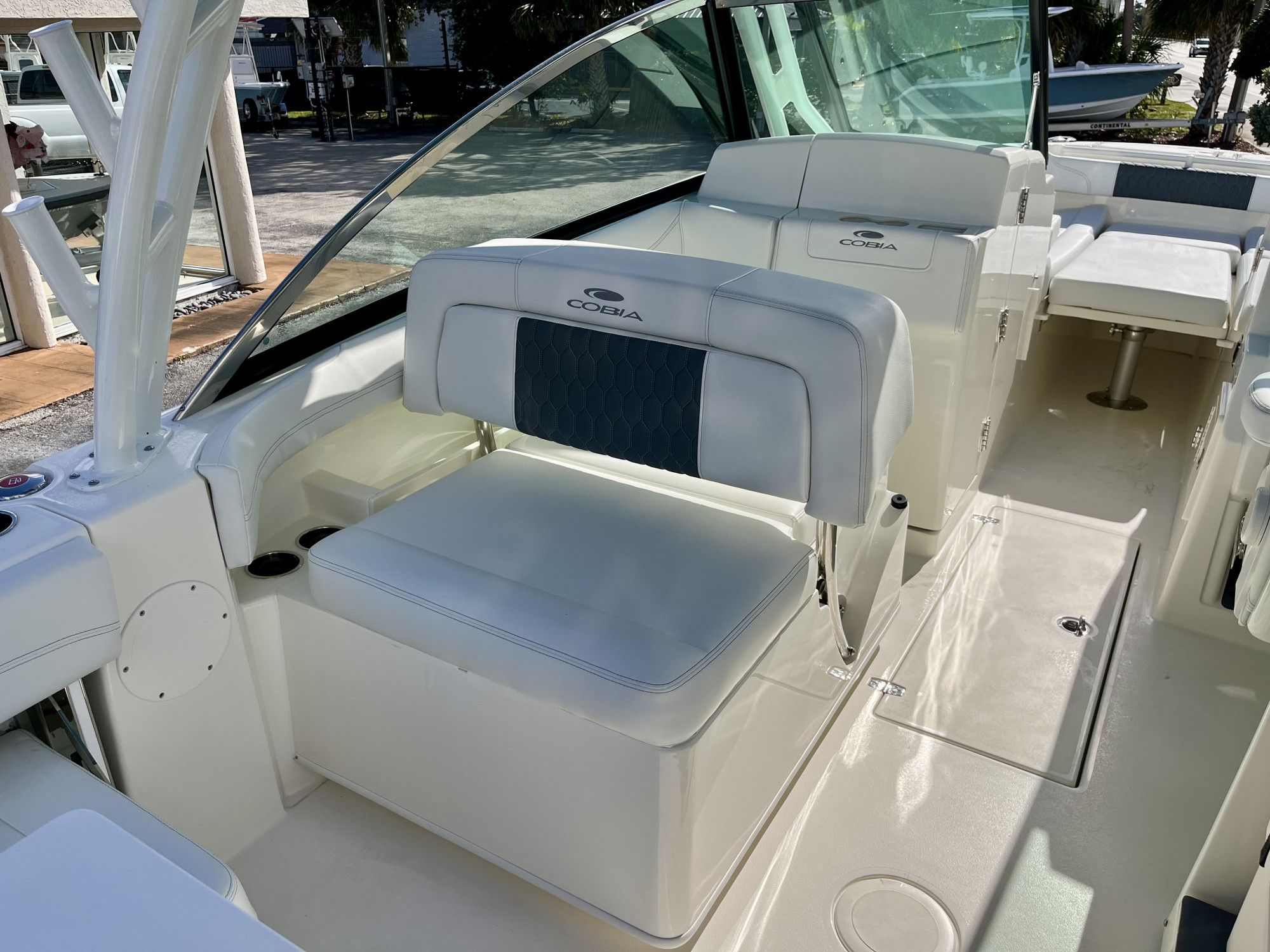2026 Cobia 280 Dual Console - 36