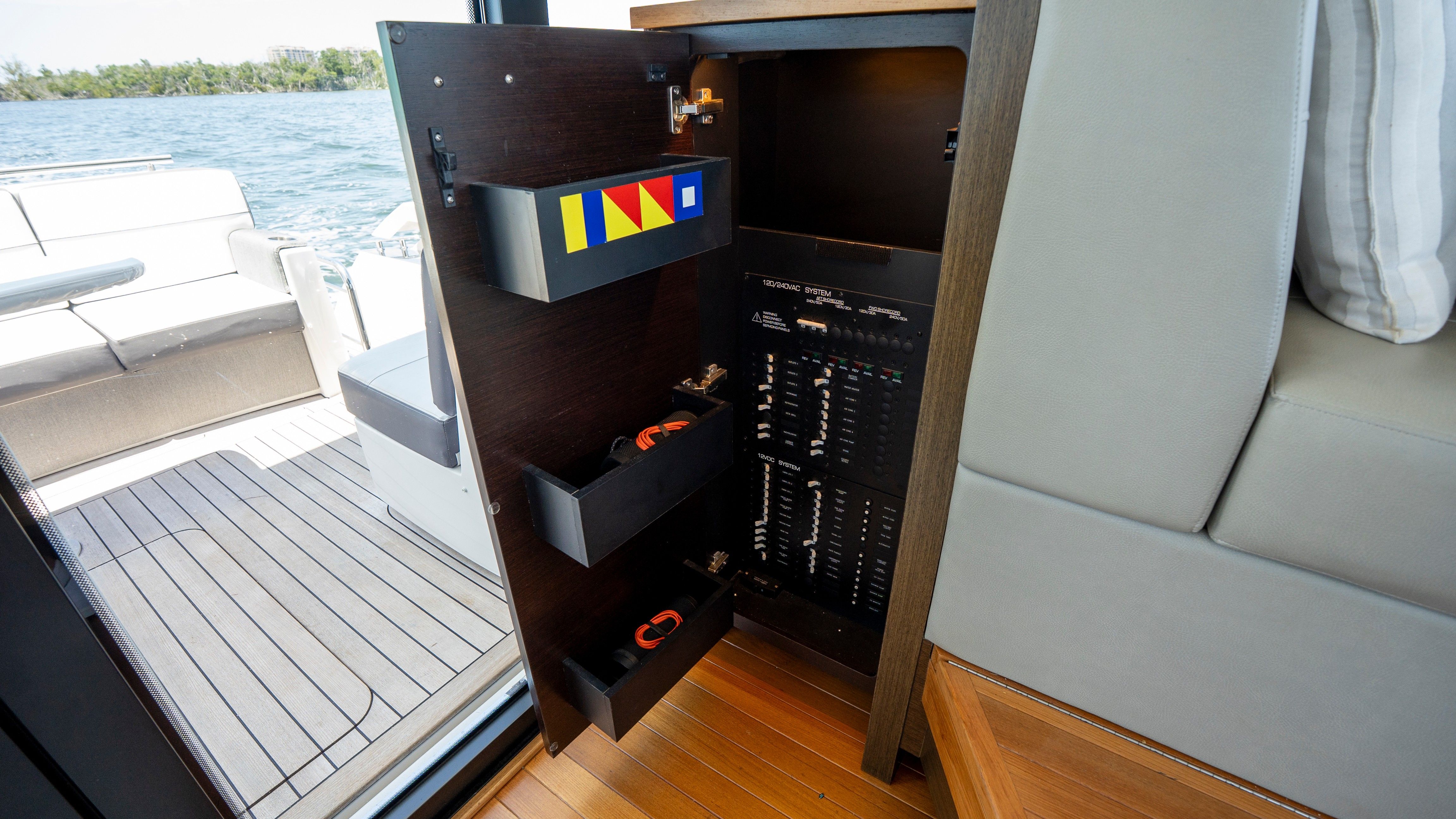 2018 Tiara Yachts 44 Coupe - 22