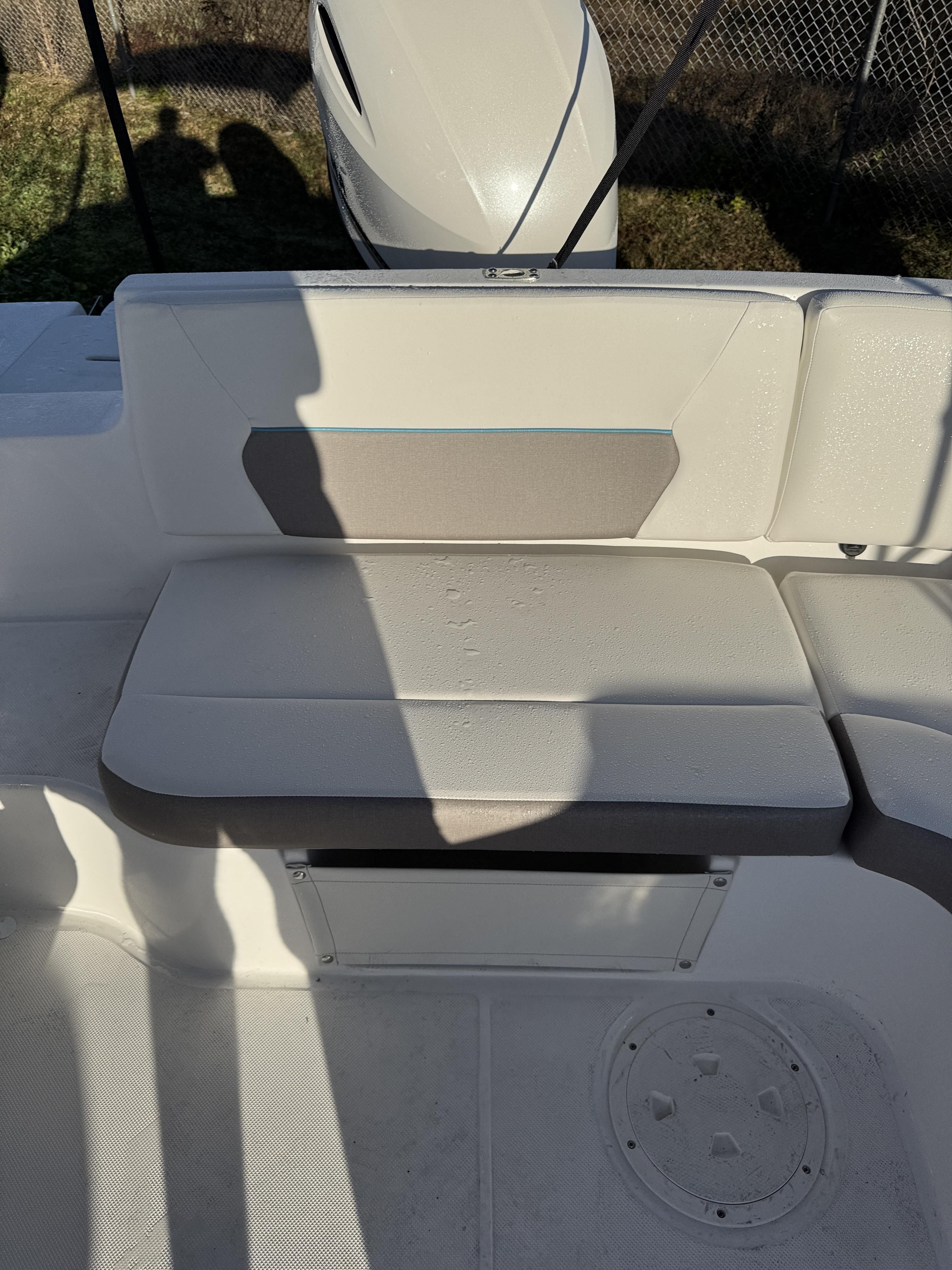 2026 Hurricane SunDeck Sport 188 OB - 33