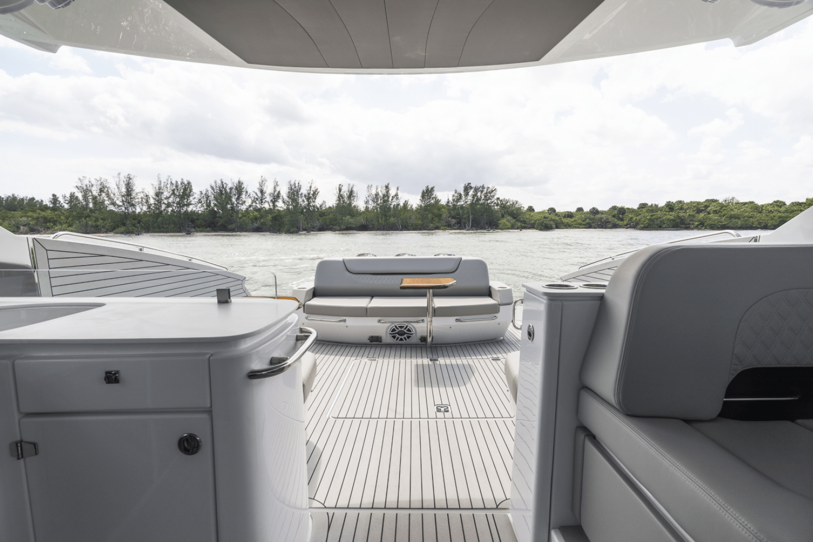 2026 Cruisers Yachts 50GLS OB - Image 50