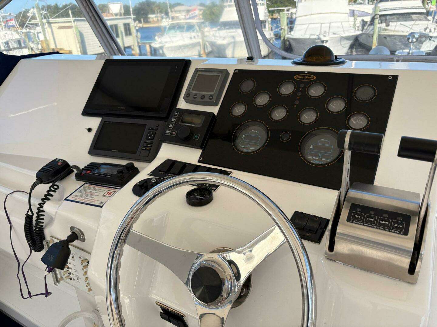 2001 Ocean Yachts 40 Express Bridge - Image 3
