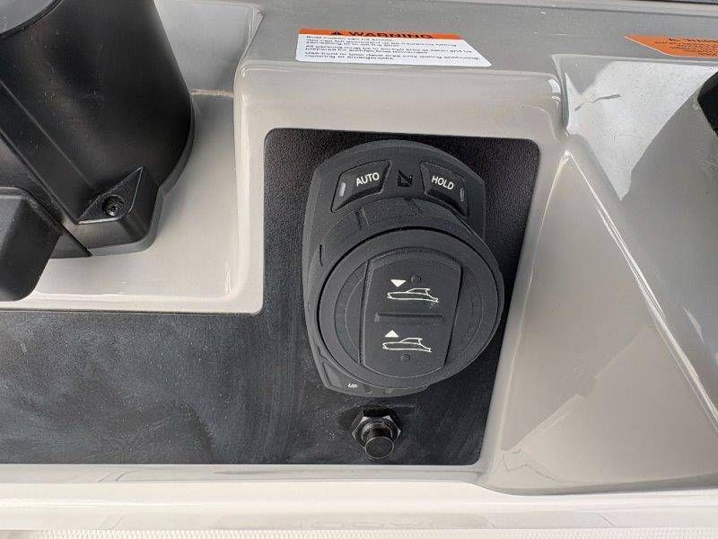 2026 Robalo 266 Cayman - 53