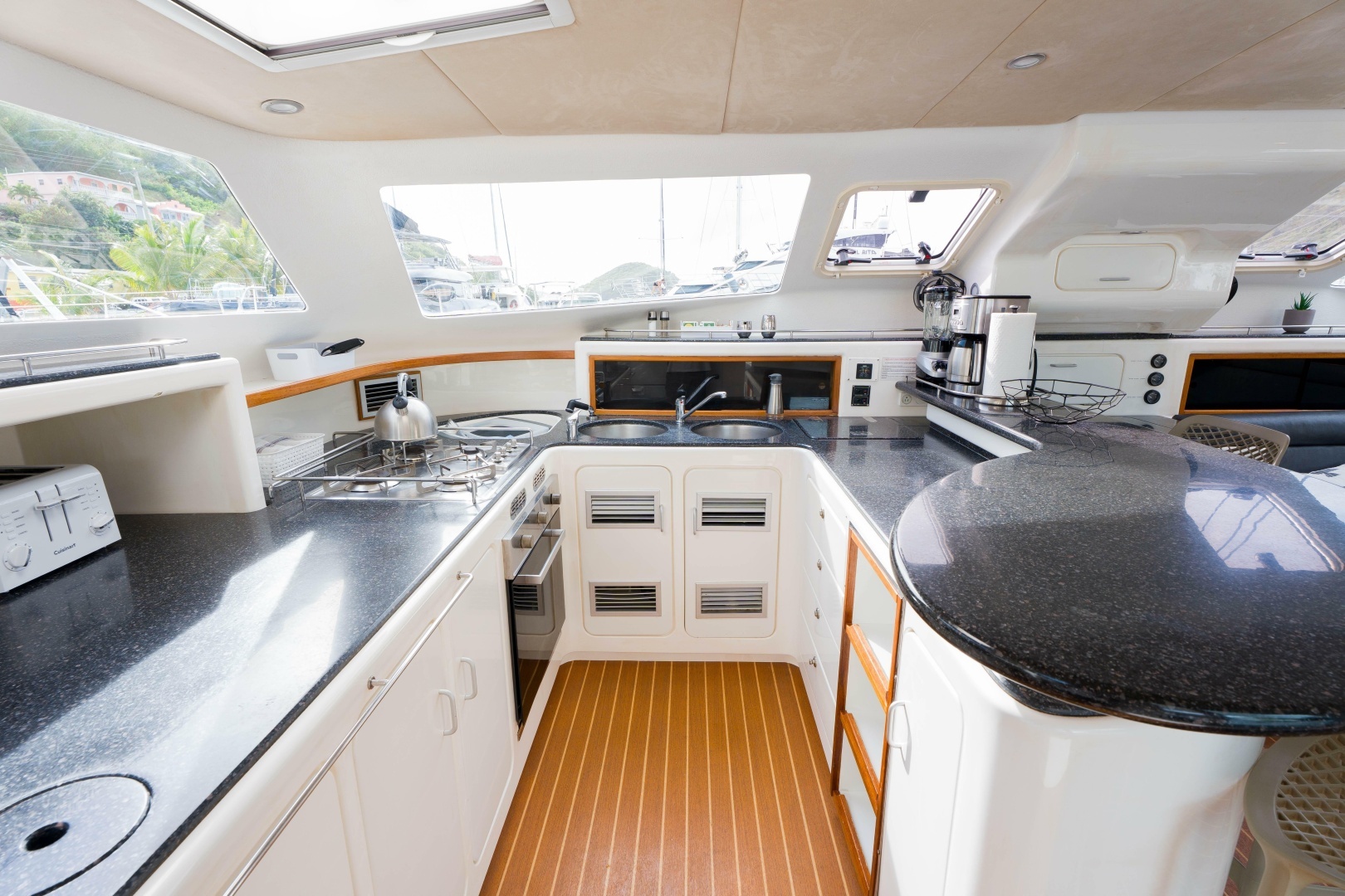2011 Voyage Yachts 520 - Image 30