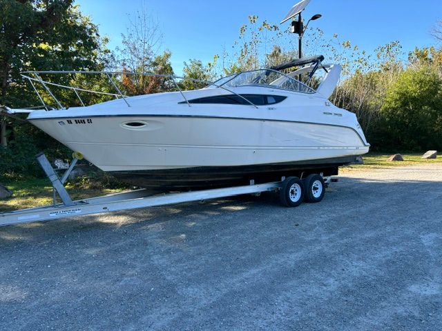 2002 Bayliner 2855 boat on trailer outdoors.