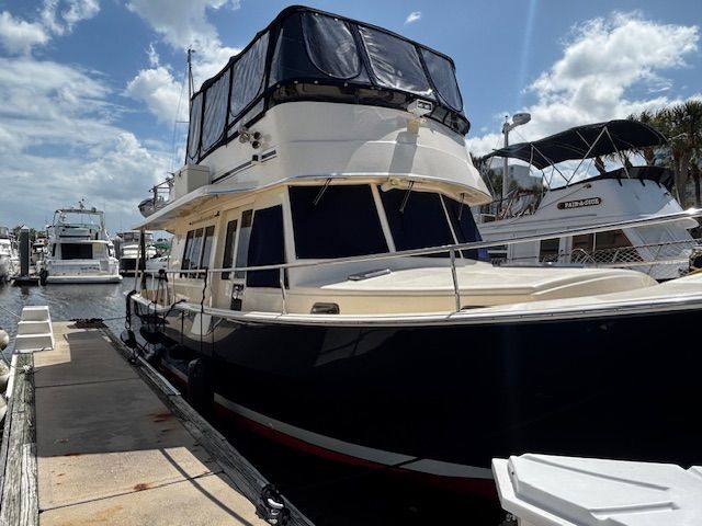 2005 Mainship 400 Trawler - 4