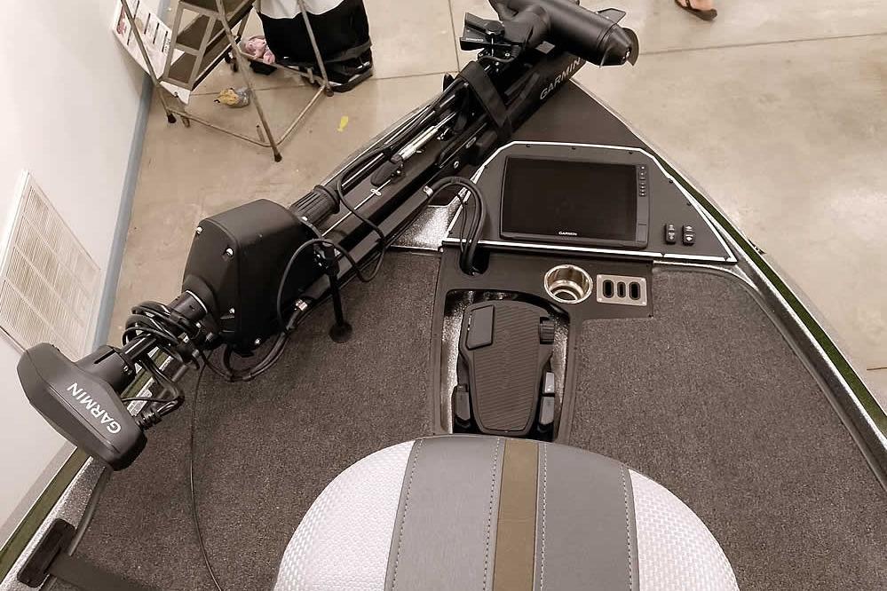 2026 Ranger Z519R Cup-Equipped boat interior with Garmin electronics and foot pedal.