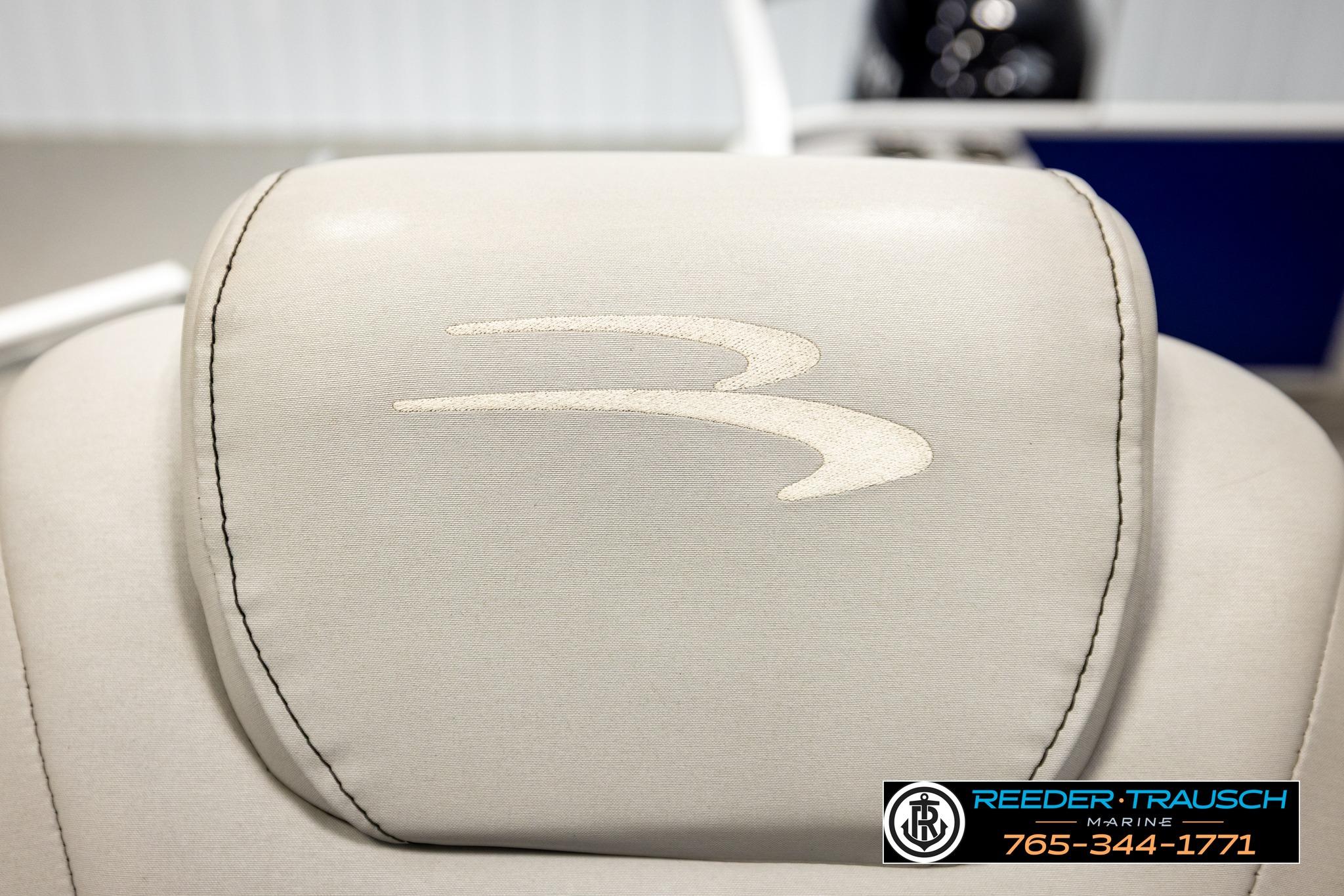 2021 Bennington 20 SV boat seat with logo, featuring Reeder Trausch Marine contact details.