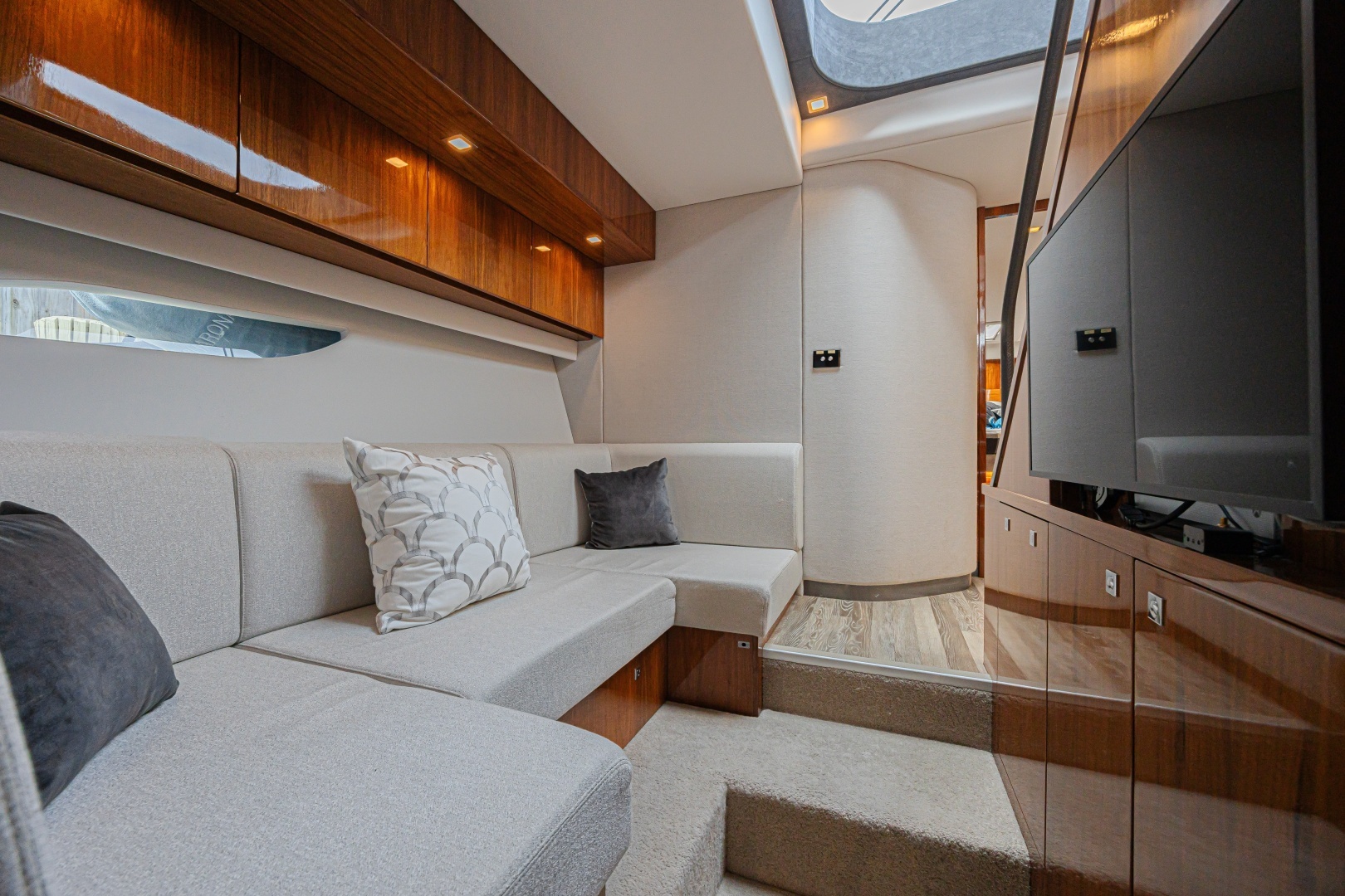 2021 Riviera 6000 Motor Yacht - Image 18