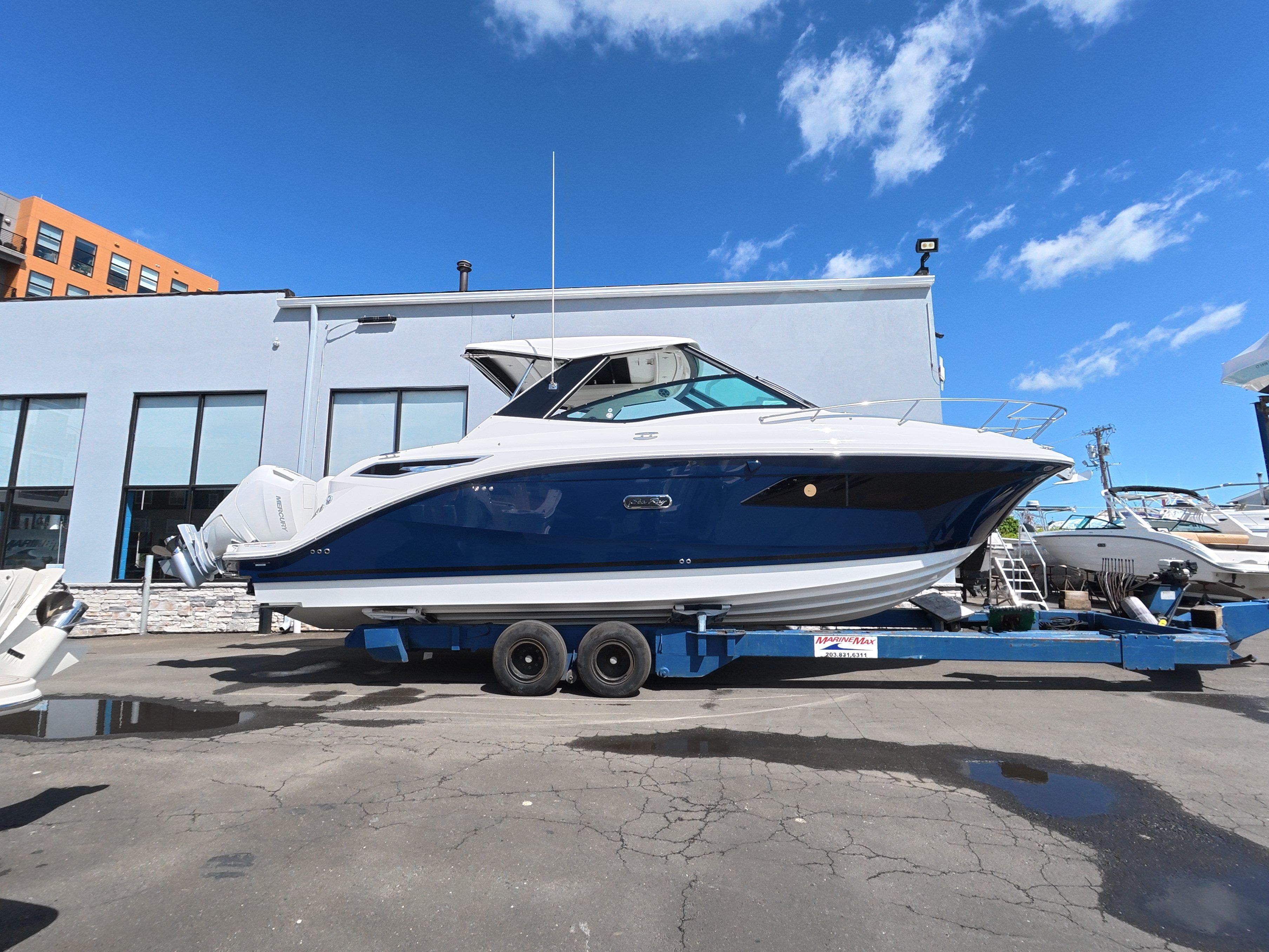 2026 Sea Ray Sundancer 320 Outboard
