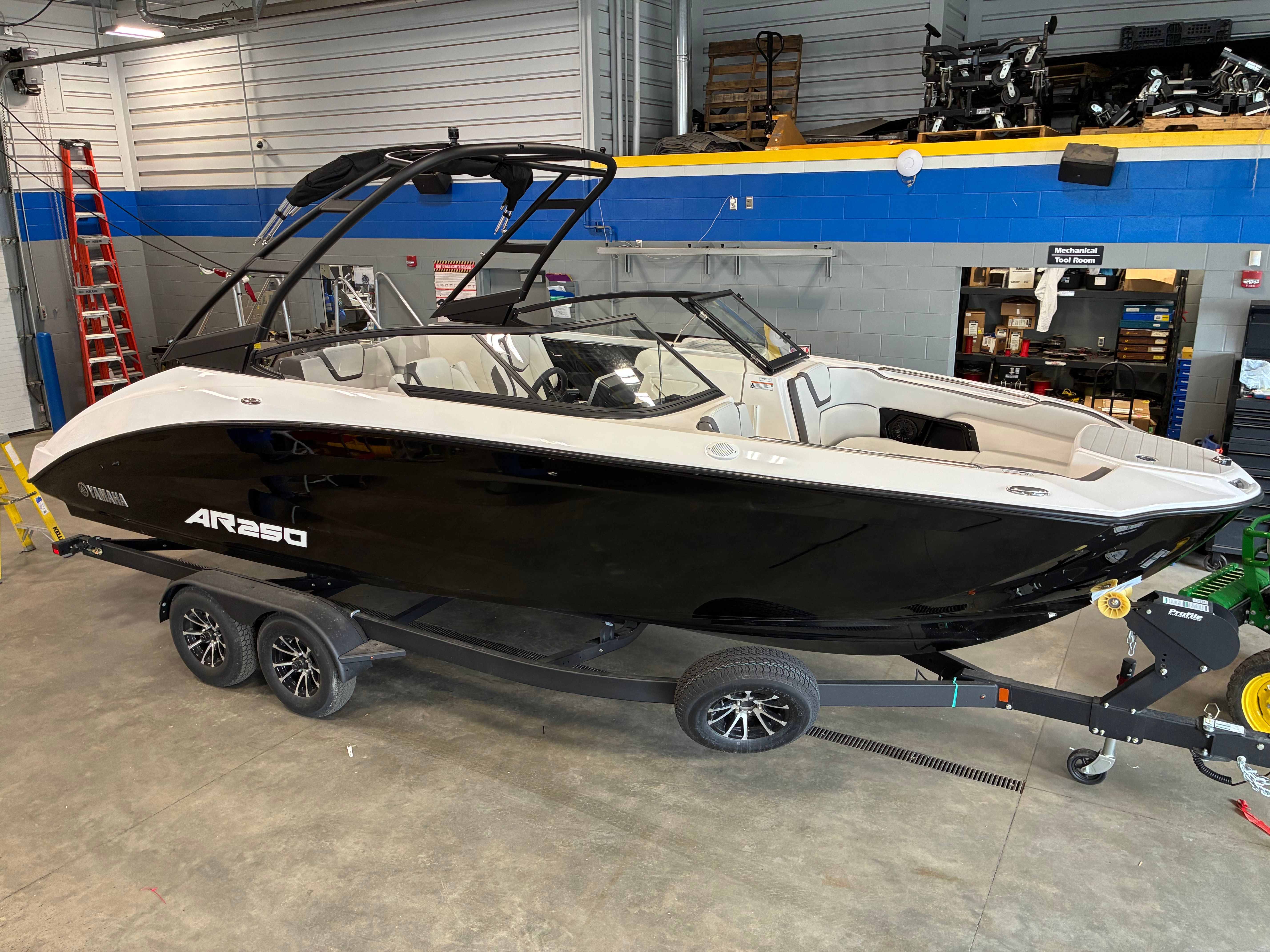 2026 Yamaha Boats AR250 - 2