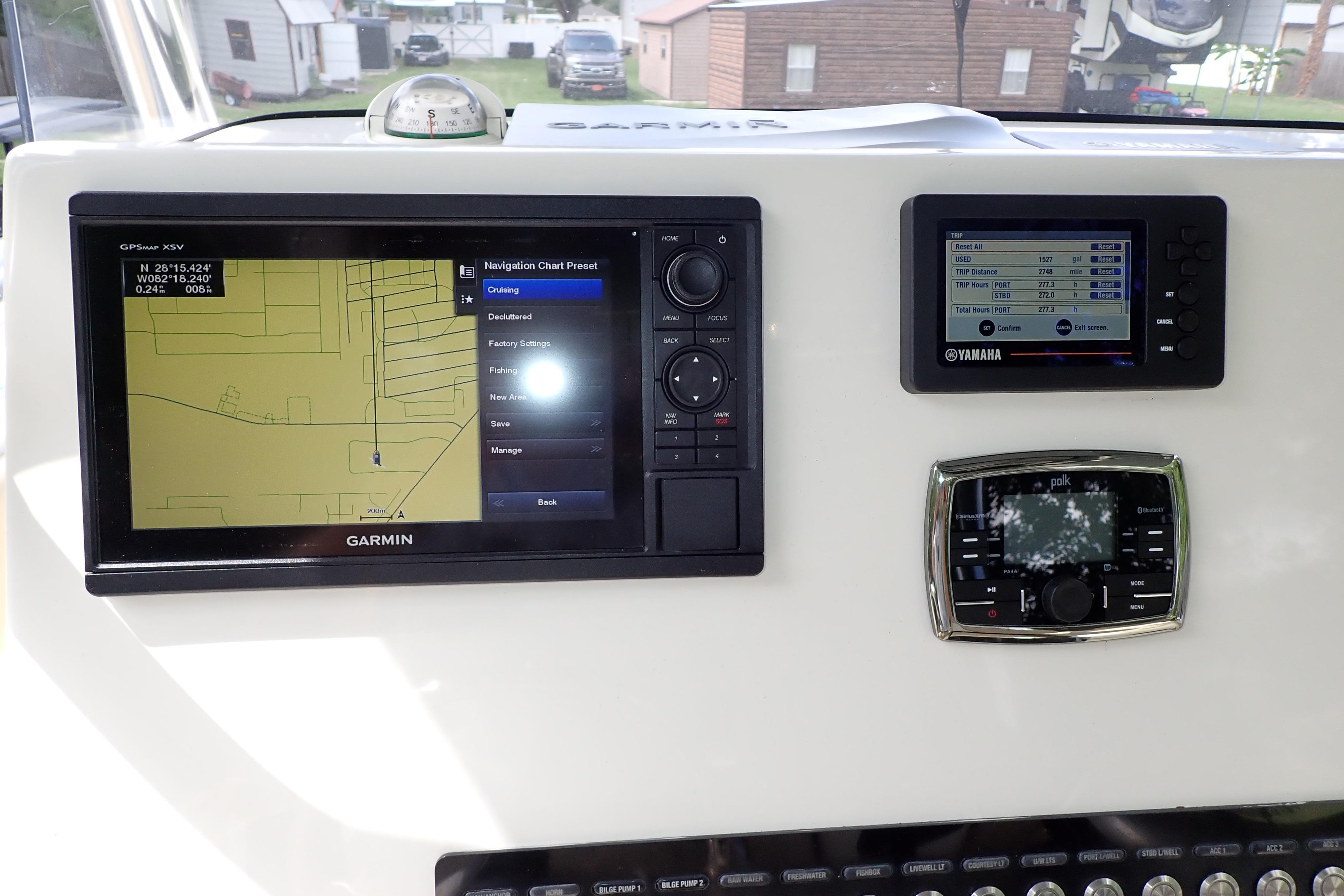 2019 Key West 263 FS boat dashboard with Garmin and Yamaha navigation displays.