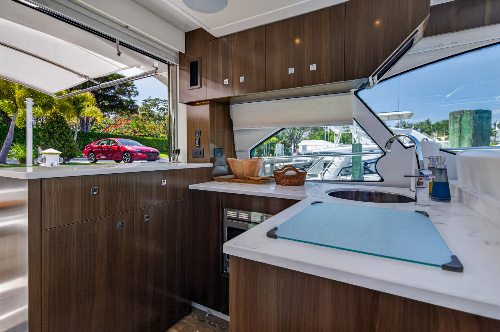 2023 Cruisers Yachts 50 CANTIUS - Image 36