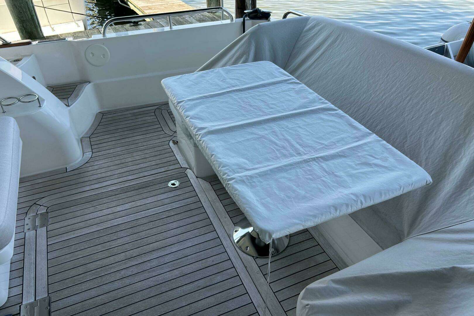 2022 Sabre 45 Salon Express - Image 11