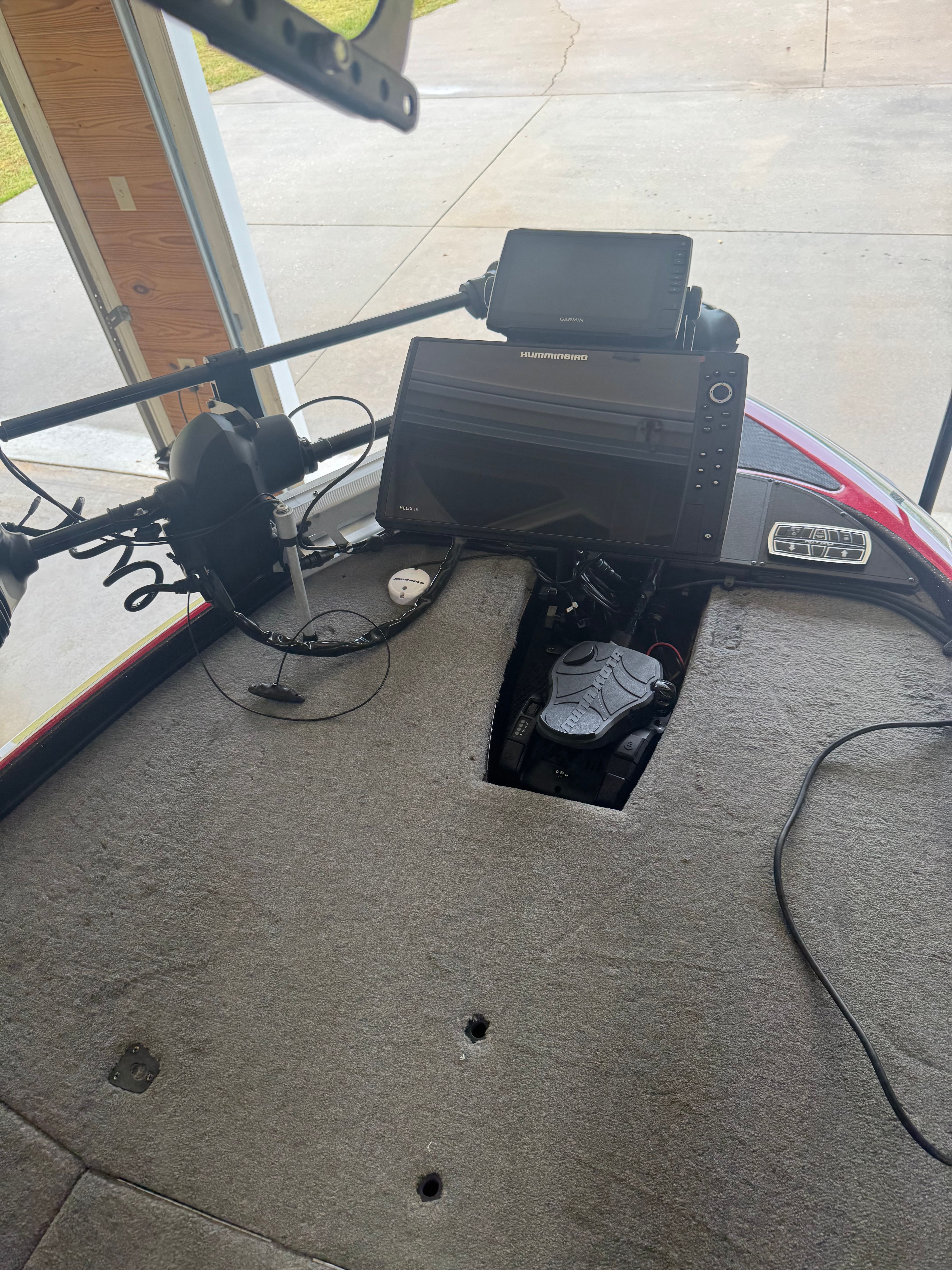 The deck of a Nitro Z21 boat with electronic equipment and gray carpeting.
