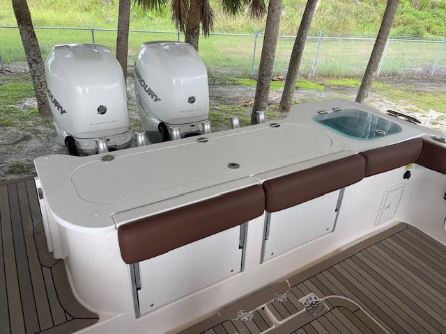 2014 Everglades 325 Center Console boat with twin Mercury engines and cushioned seating.