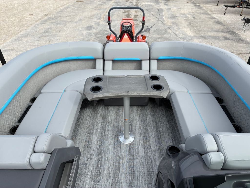 2026 Bennington 22 M Swingback - 7