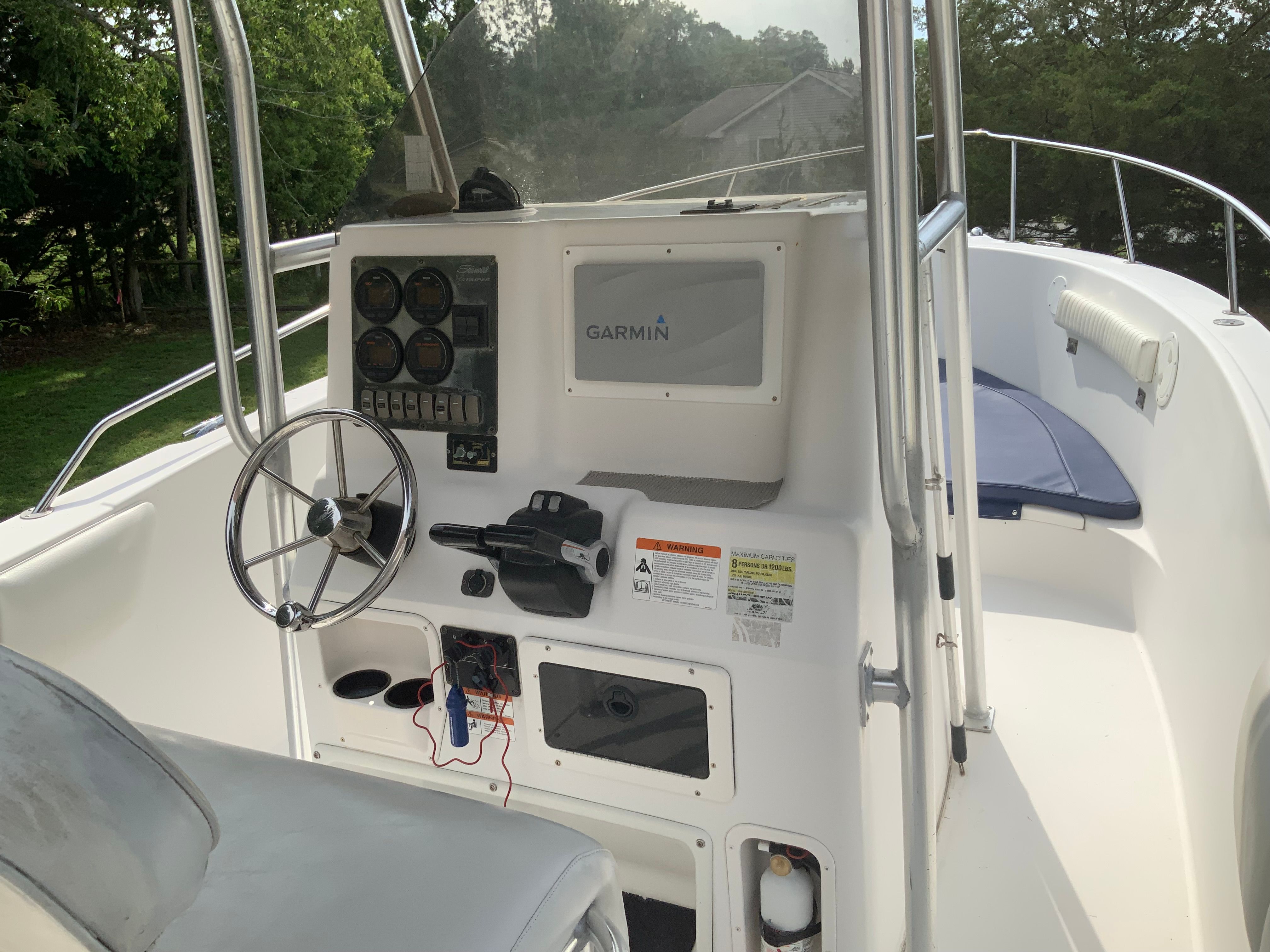 The image shows the helm of a 2006 Seaswirl Striper 26 boat with Garmin navigation.